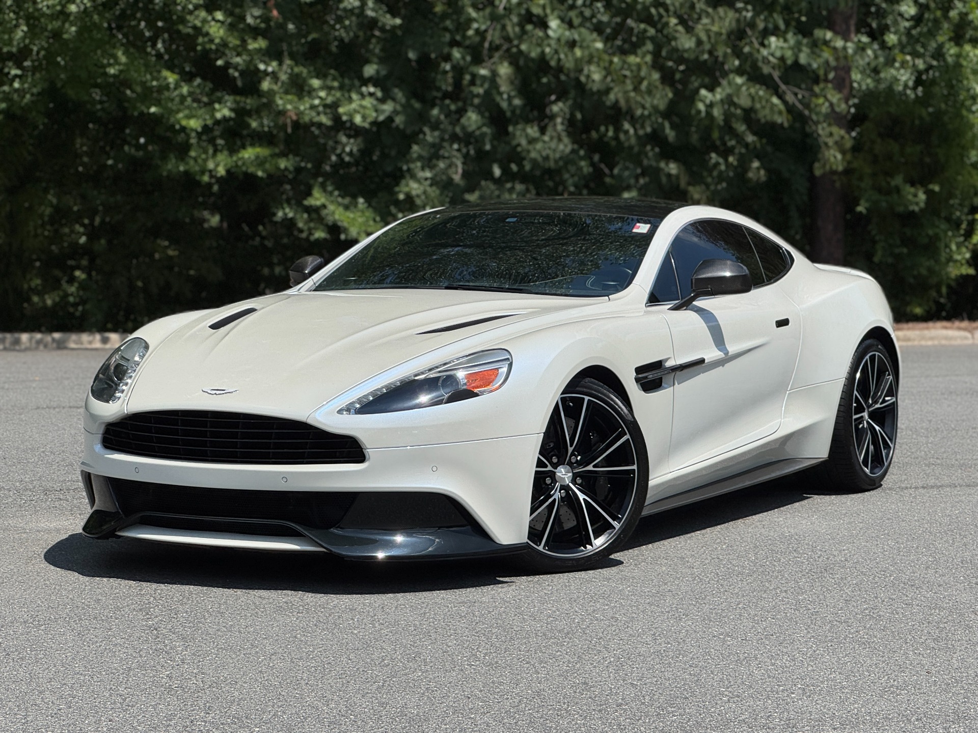 Used 2014 Aston Martin Vanquish SPECIAL PAINT / CARBON ROOF / 2+2 SEATING / 2OIN WHEELS for sale $89,999 at Formula Imports in Charlotte NC 28227 1