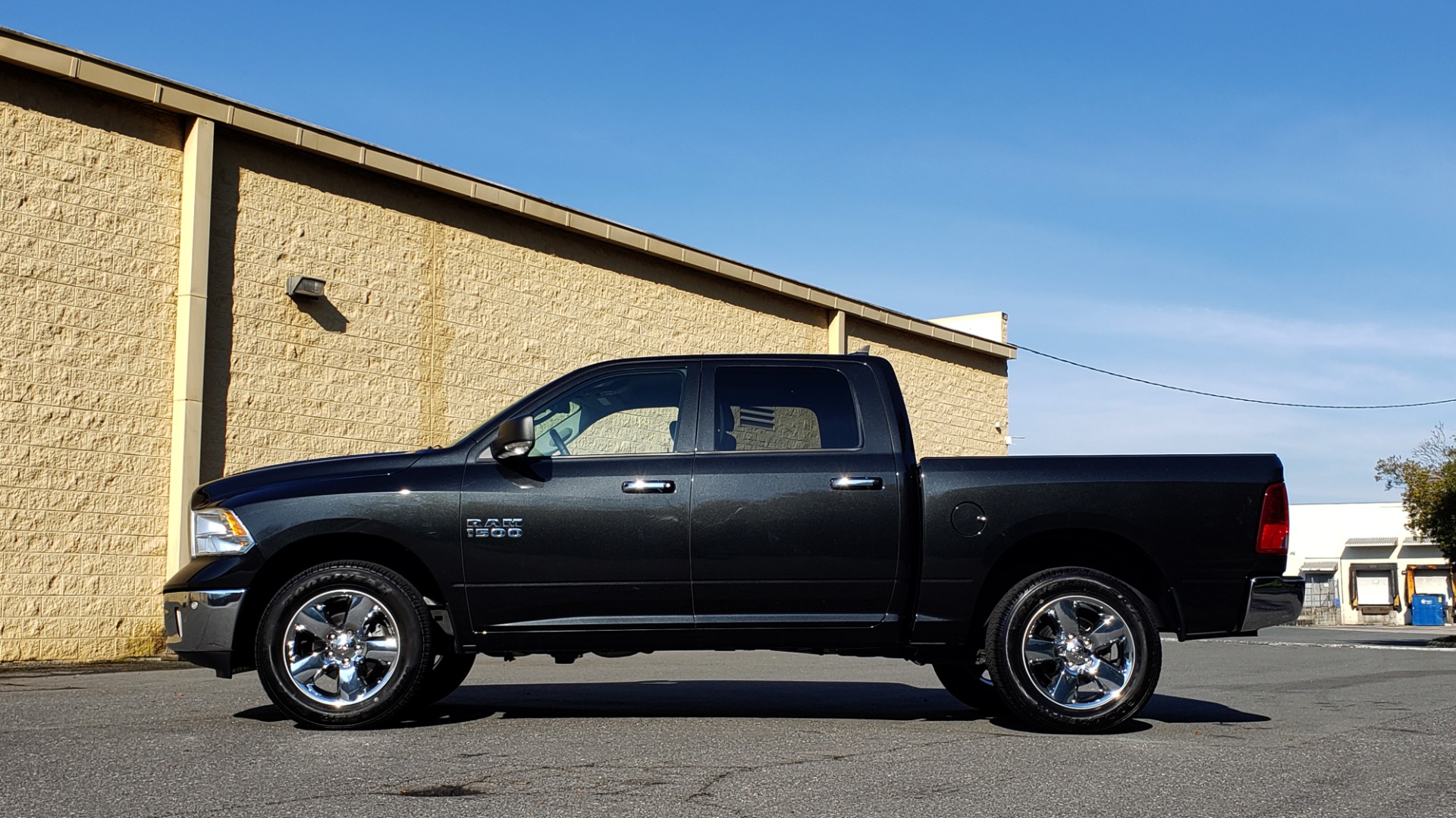 Used 2017 Ram 1500 BIG HORN CREW CAB 4X4 / 3.6L V6 / 8-SPD AUTO / WIFI HOTSPOT for sale Sold at Formula Imports in Charlotte NC 28227 2