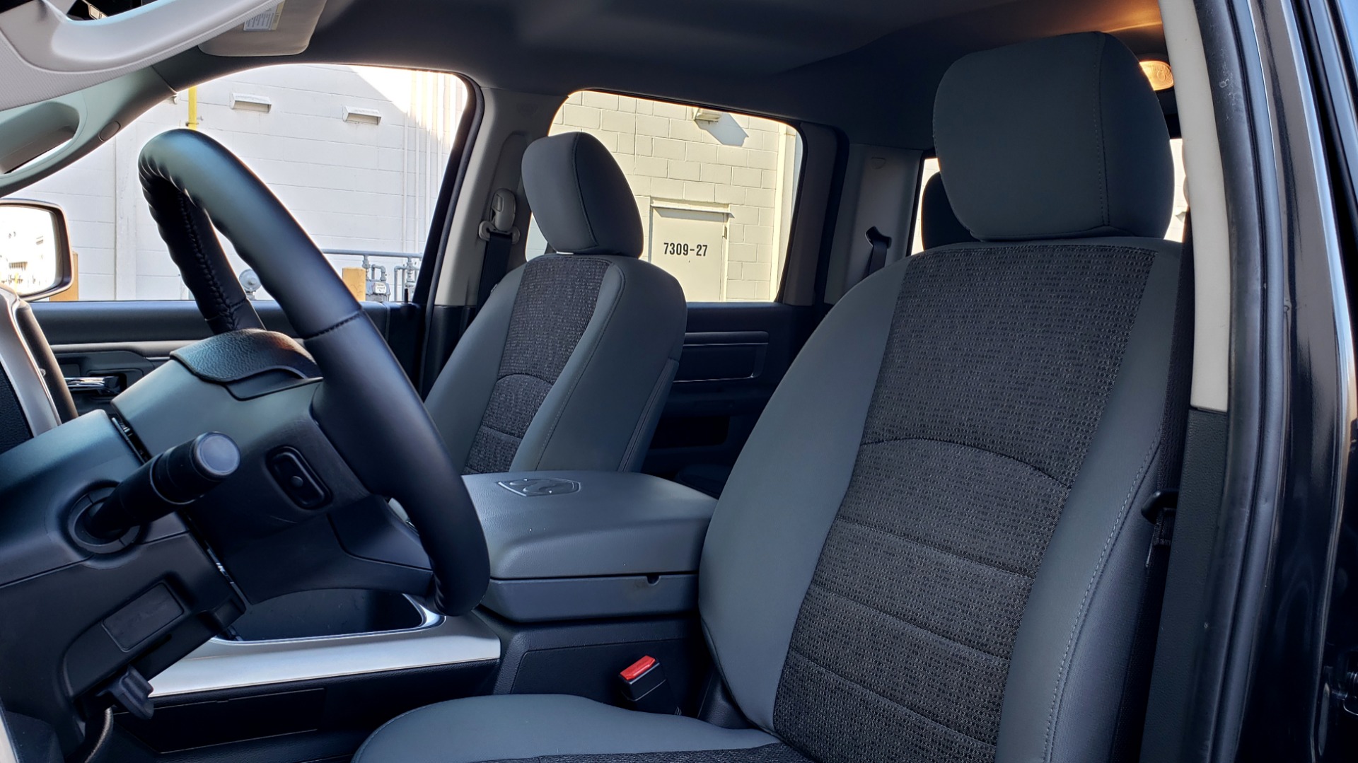 Used 2017 Ram 1500 BIG HORN CREW CAB 4X4 / 3.6L V6 / 8-SPD AUTO / WIFI HOTSPOT for sale Sold at Formula Imports in Charlotte NC 28227 32