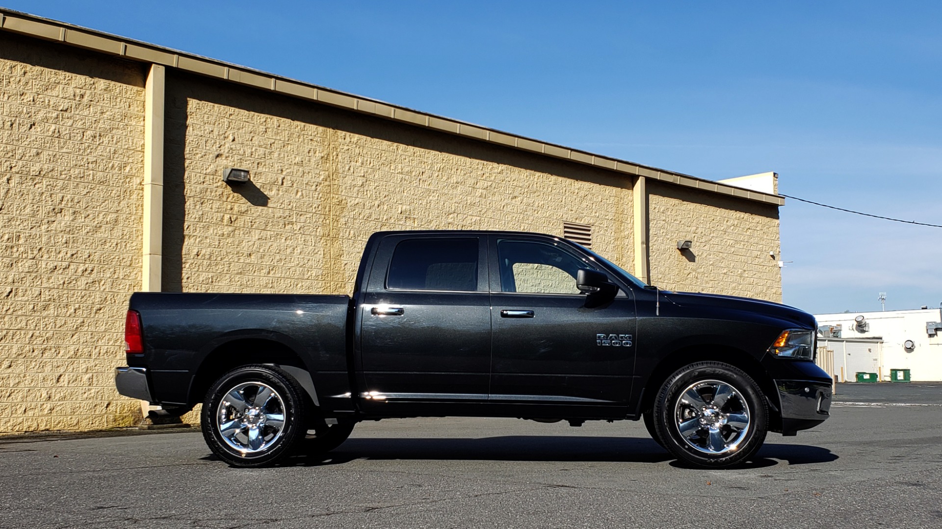 Used 2017 Ram 1500 BIG HORN CREW CAB 4X4 / 3.6L V6 / 8-SPD AUTO / WIFI HOTSPOT for sale Sold at Formula Imports in Charlotte NC 28227 5