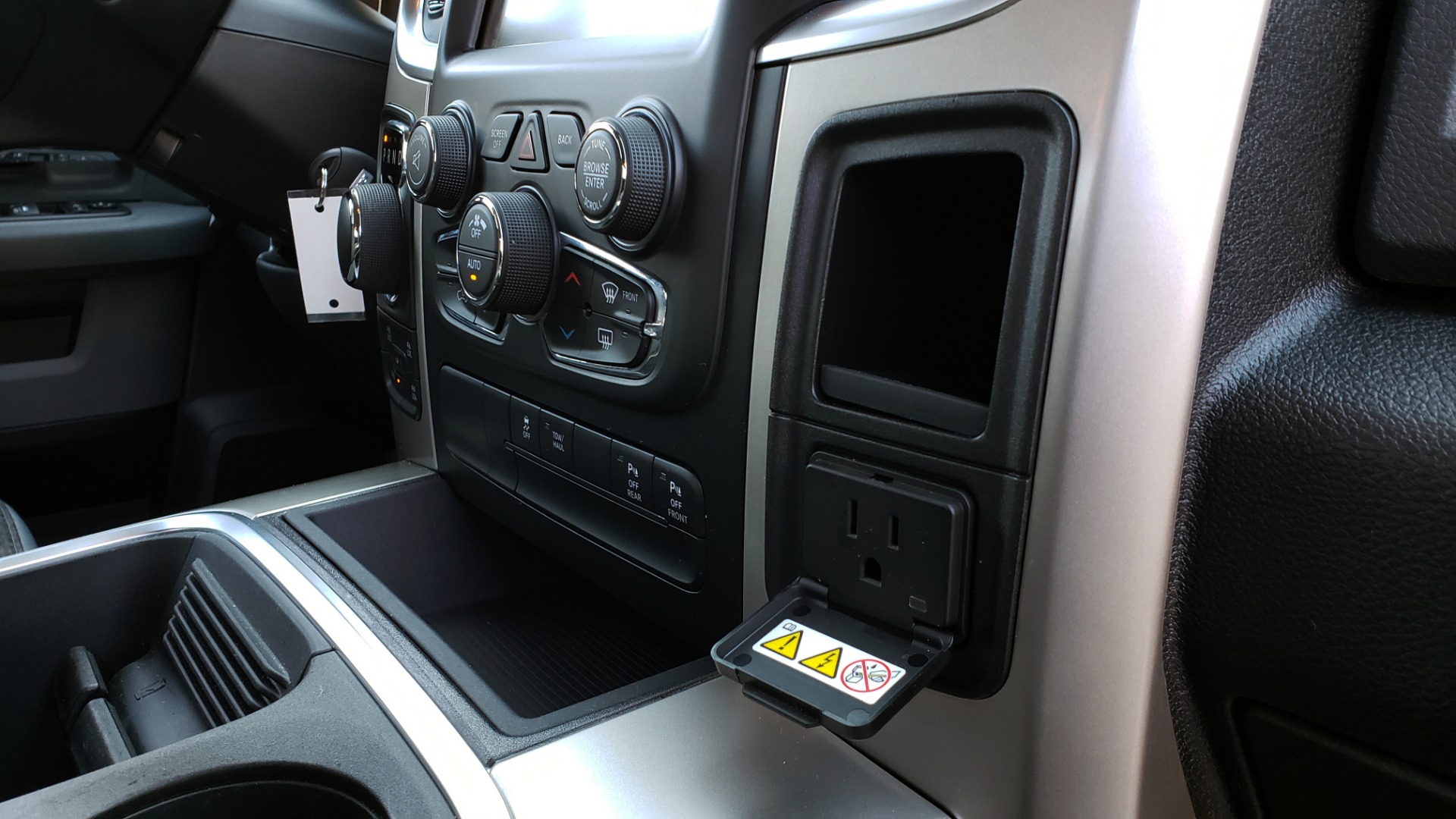 Used 2017 Ram 1500 BIG HORN CREW CAB 4X4 / 3.6L V6 / 8-SPD AUTO / WIFI HOTSPOT for sale Sold at Formula Imports in Charlotte NC 28227 63