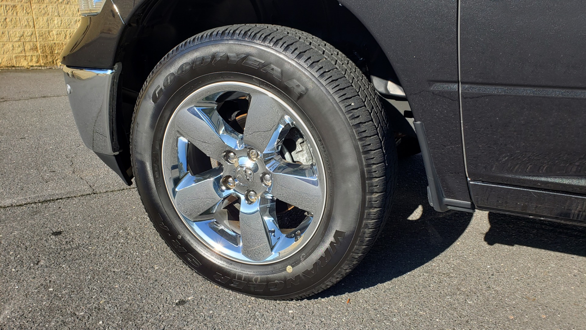 Used 2017 Ram 1500 BIG HORN CREW CAB 4X4 / 3.6L V6 / 8-SPD AUTO / WIFI HOTSPOT for sale Sold at Formula Imports in Charlotte NC 28227 74