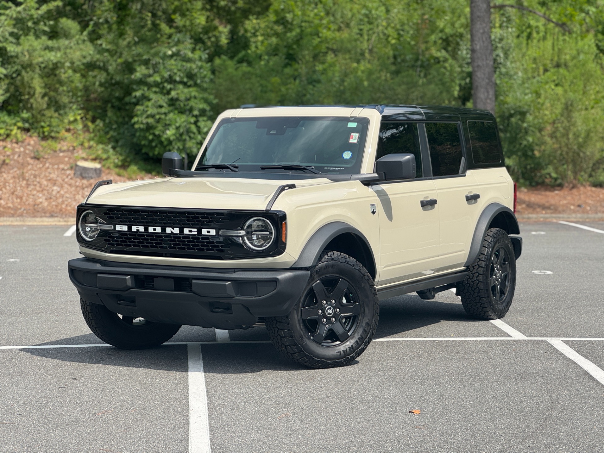 Used 2025 Ford Bronco Big Bend 4 Door 4x4 222A EQUIP. / BLACK APPEARANCE PKG / 17IN WHEELS for sale $40,500 at Formula Imports in Charlotte NC 28227 1