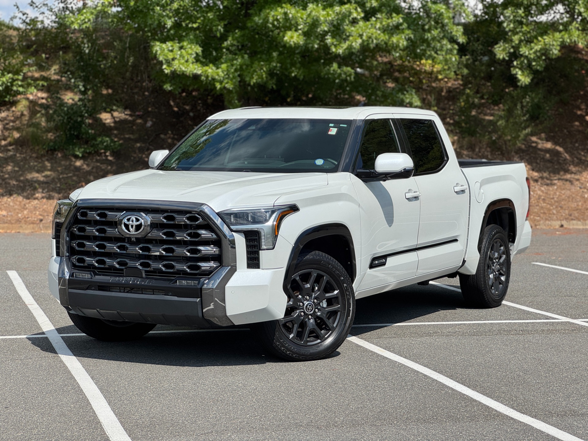 Used 2022 Toyota Tundra 2WD Platinum CrewMax 5.5' Bed I-FORCE 3.5L TWIN-TURBO / PLATINUM / JBL SOUND for sale $43,195 at Formula Imports in Charlotte NC 28227 1