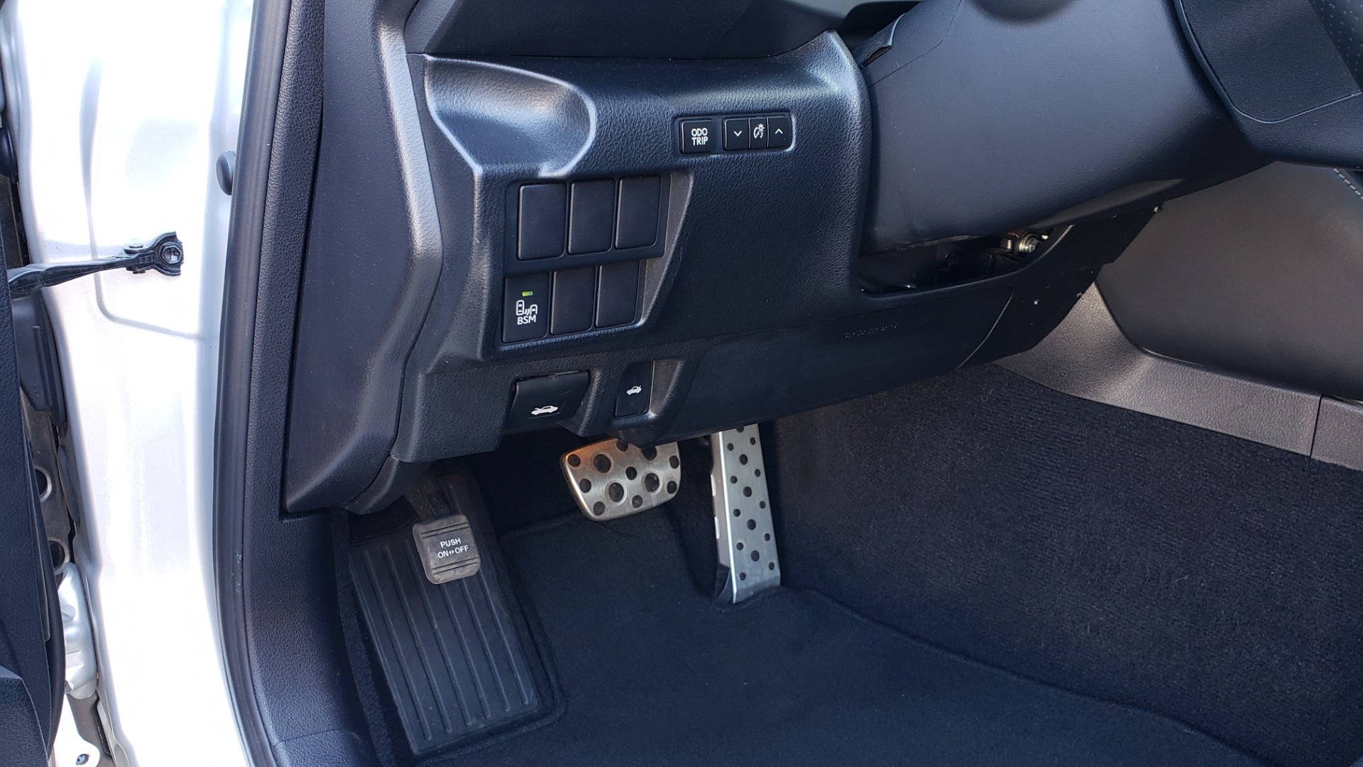 Used 2015 Lexus IS 250 F-SPORT / BSM / SUNROOF / VENT SEATS / REARVIEW for sale Sold at Formula Imports in Charlotte NC 28227 36