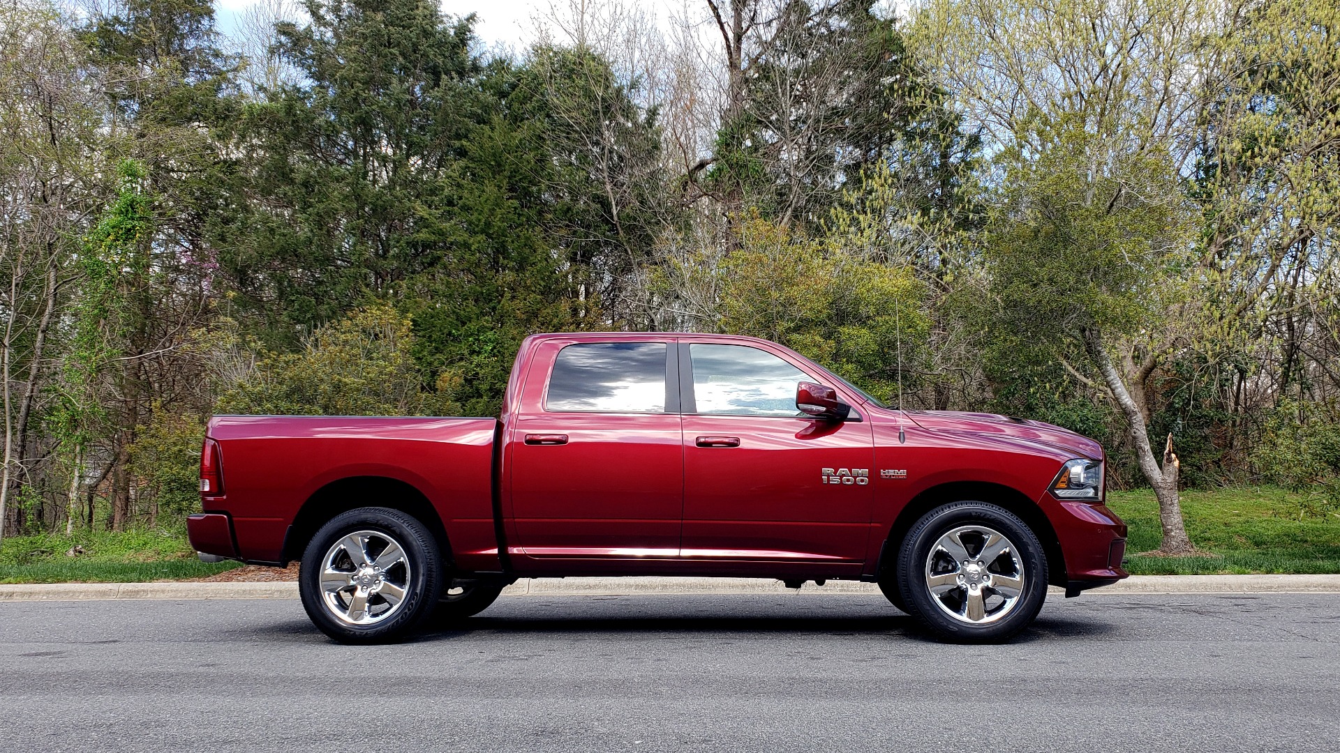 Used 2017 Ram 1500 SPORT CREW CAB 4X4 / NAV / ALPINE / SUNROOF / VENT STS / REARVIEW for sale Sold at Formula Imports in Charlotte NC 28227 5