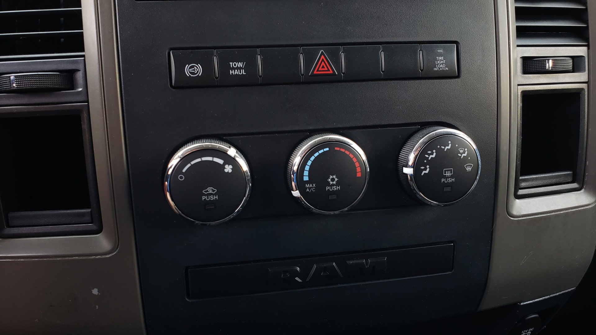 Used 2011 Ram 2500 4WD CREW CAB 169 ST / 6.7L CUMMINS / 6-SPD AUTO for sale Sold at Formula Imports in Charlotte NC 28227 30