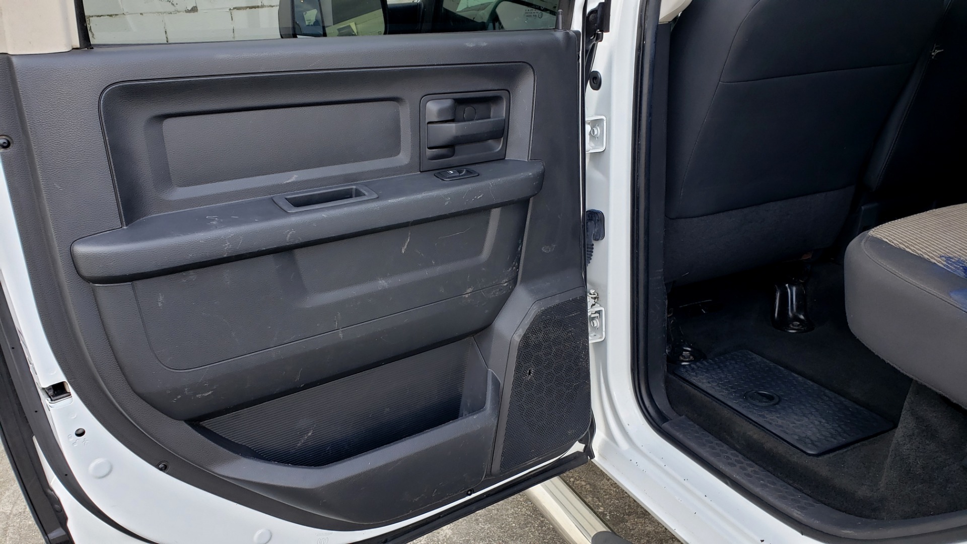 Used 2011 Ram 2500 4WD CREW CAB 169 ST / 6.7L CUMMINS / 6-SPD AUTO for sale Sold at Formula Imports in Charlotte NC 28227 38