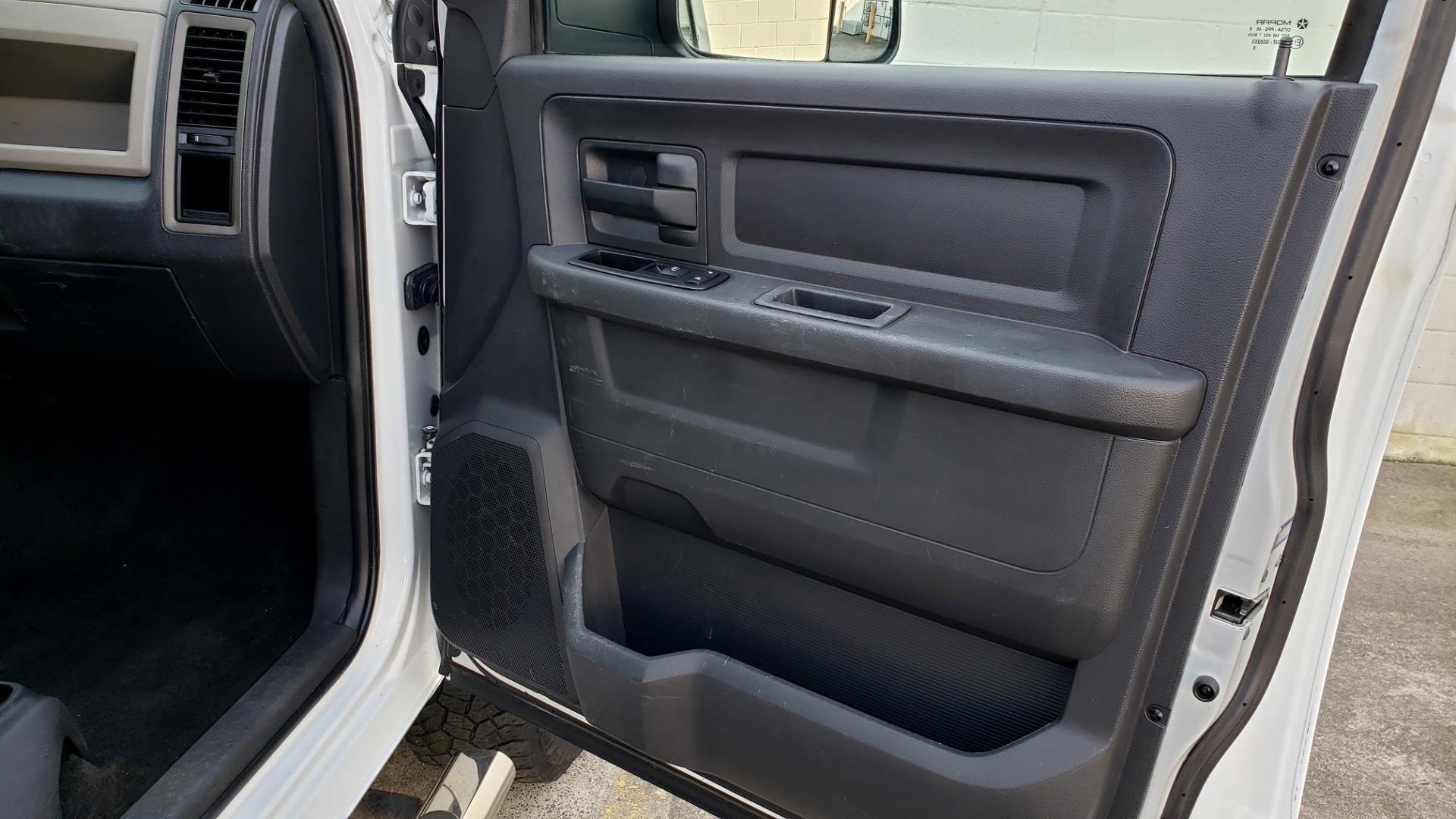 Used 2011 Ram 2500 4WD CREW CAB 169 ST / 6.7L CUMMINS / 6-SPD AUTO for sale Sold at Formula Imports in Charlotte NC 28227 44