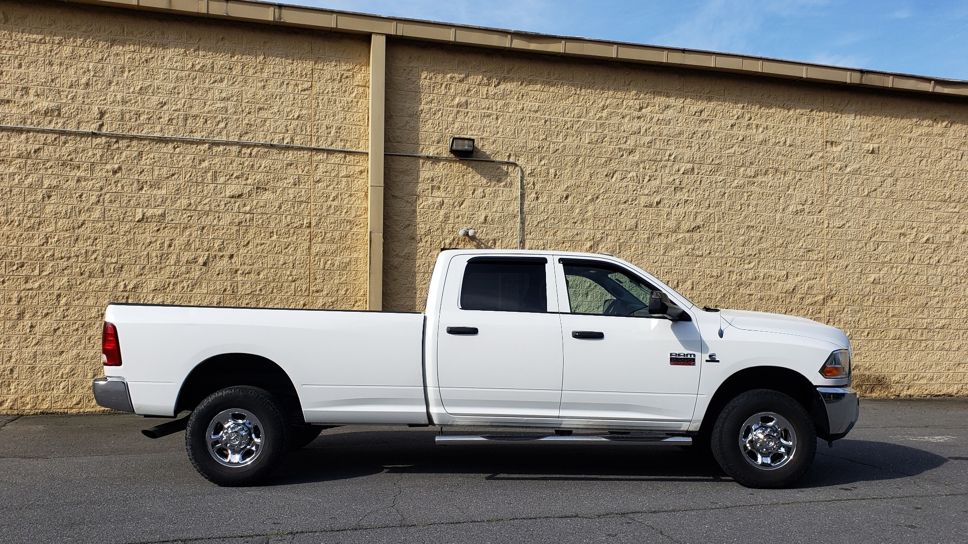 Used 2011 Ram 2500 4WD CREW CAB 169 ST / 6.7L CUMMINS / 6-SPD AUTO for sale Sold at Formula Imports in Charlotte NC 28227 5
