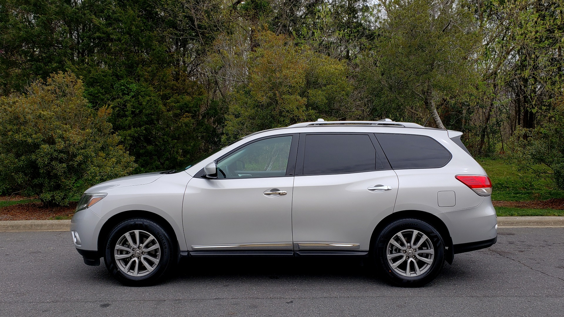 Used 2014 Nissan PATHFINDER SL TECH PKG / 4WD / NAV / SUNROOF / REARVIEW / 3-ROW for sale Sold at Formula Imports in Charlotte NC 28227 2