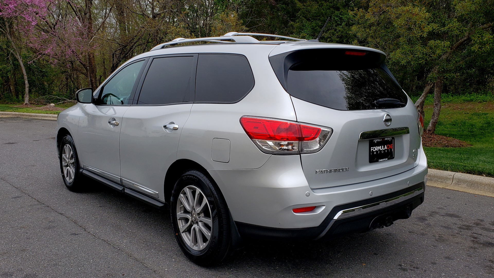 Used 2014 Nissan PATHFINDER SL TECH PKG / 4WD / NAV / SUNROOF / REARVIEW / 3-ROW for sale Sold at Formula Imports in Charlotte NC 28227 3