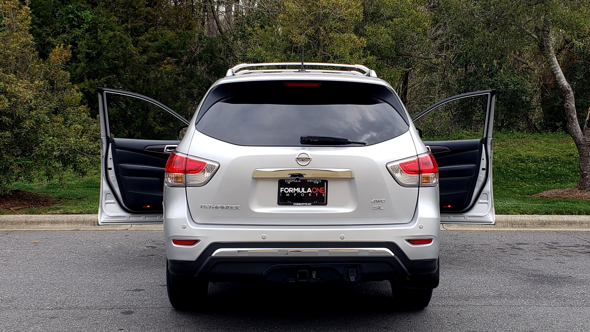 Used 2014 Nissan PATHFINDER SL TECH PKG / 4WD / NAV / SUNROOF / REARVIEW / 3-ROW for sale Sold at Formula Imports in Charlotte NC 28227 31