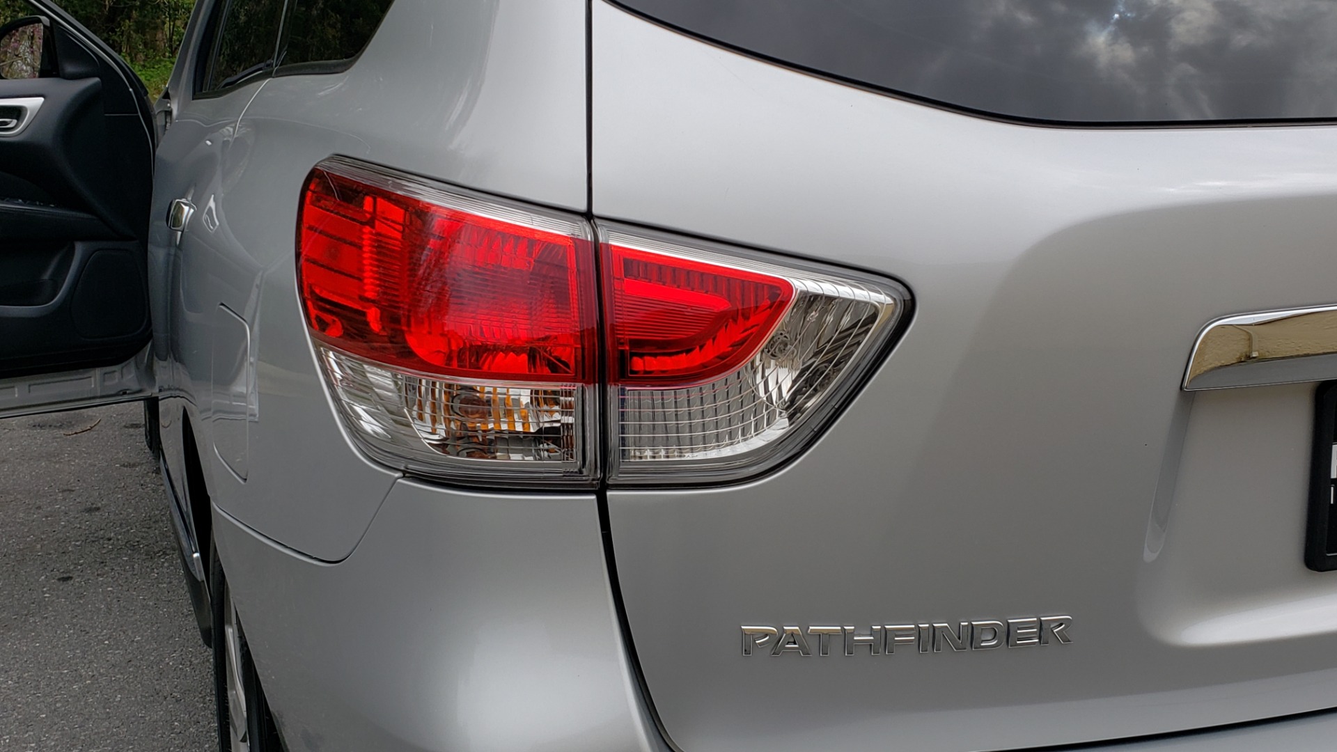 Used 2014 Nissan PATHFINDER SL TECH PKG / 4WD / NAV / SUNROOF / REARVIEW / 3-ROW for sale Sold at Formula Imports in Charlotte NC 28227 32