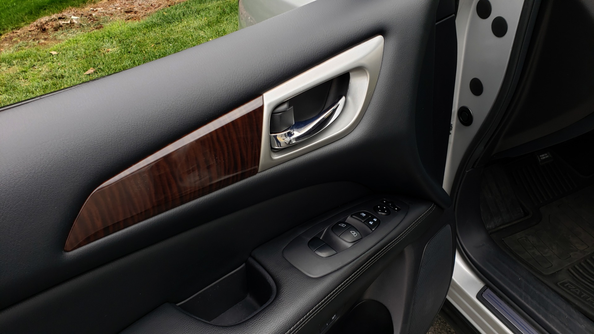 Used 2014 Nissan PATHFINDER SL TECH PKG / 4WD / NAV / SUNROOF / REARVIEW / 3-ROW for sale Sold at Formula Imports in Charlotte NC 28227 38