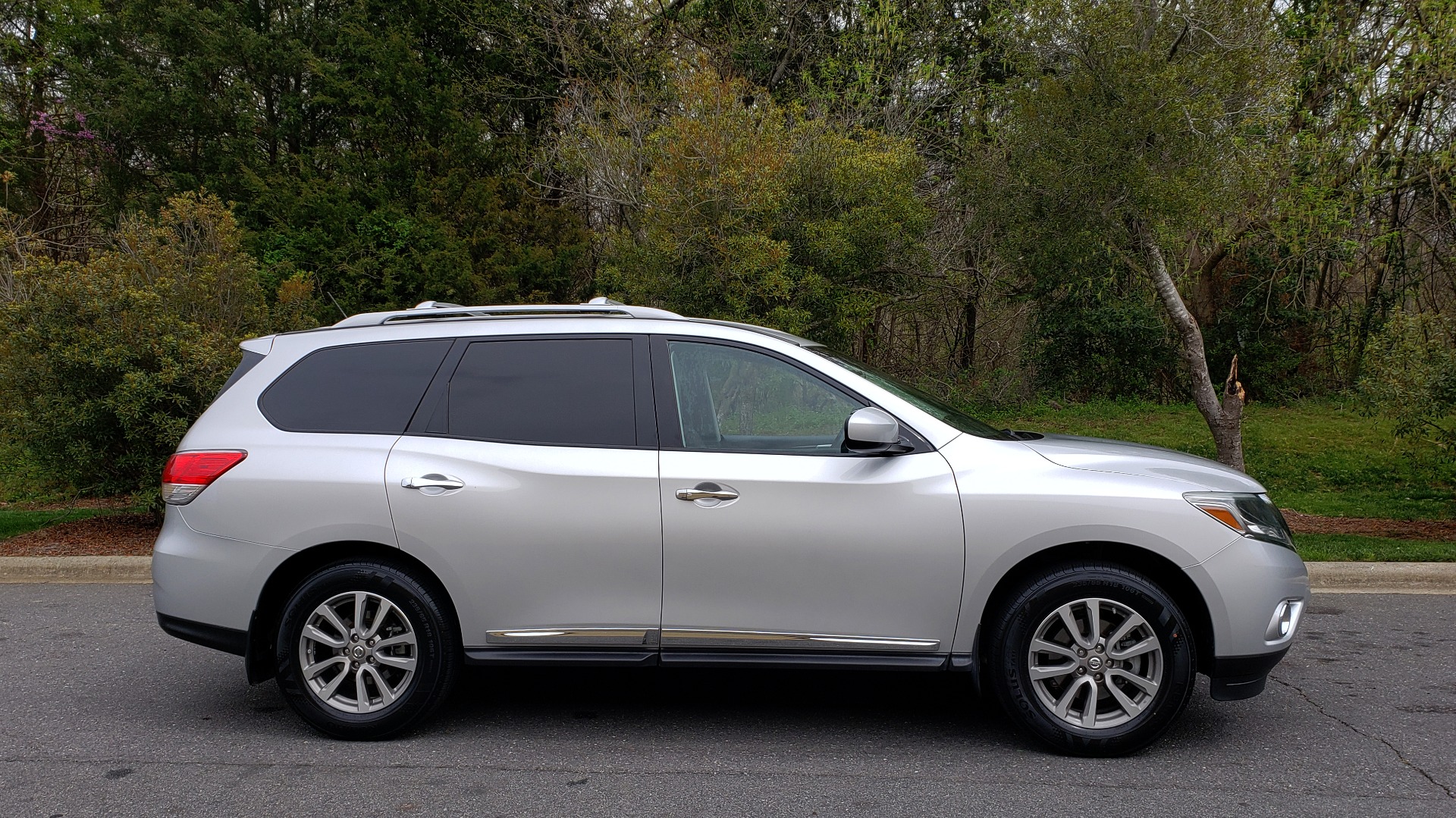 Used 2014 Nissan PATHFINDER SL TECH PKG / 4WD / NAV / SUNROOF / REARVIEW / 3-ROW for sale Sold at Formula Imports in Charlotte NC 28227 5
