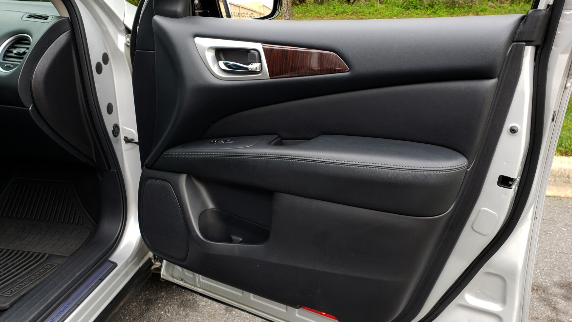 Used 2014 Nissan PATHFINDER SL TECH PKG / 4WD / NAV / SUNROOF / REARVIEW / 3-ROW for sale Sold at Formula Imports in Charlotte NC 28227 72