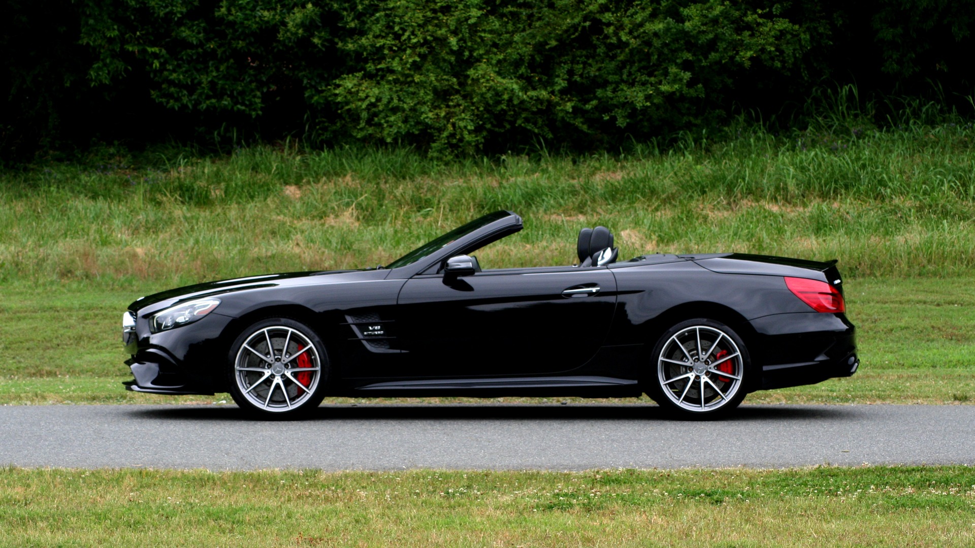 Used 2017 Mercedes-Benz SL 63 AMG / ROADSTER / DRIVER ASSIST / NAV / CAMERA for sale Sold at Formula Imports in Charlotte NC 28227 3