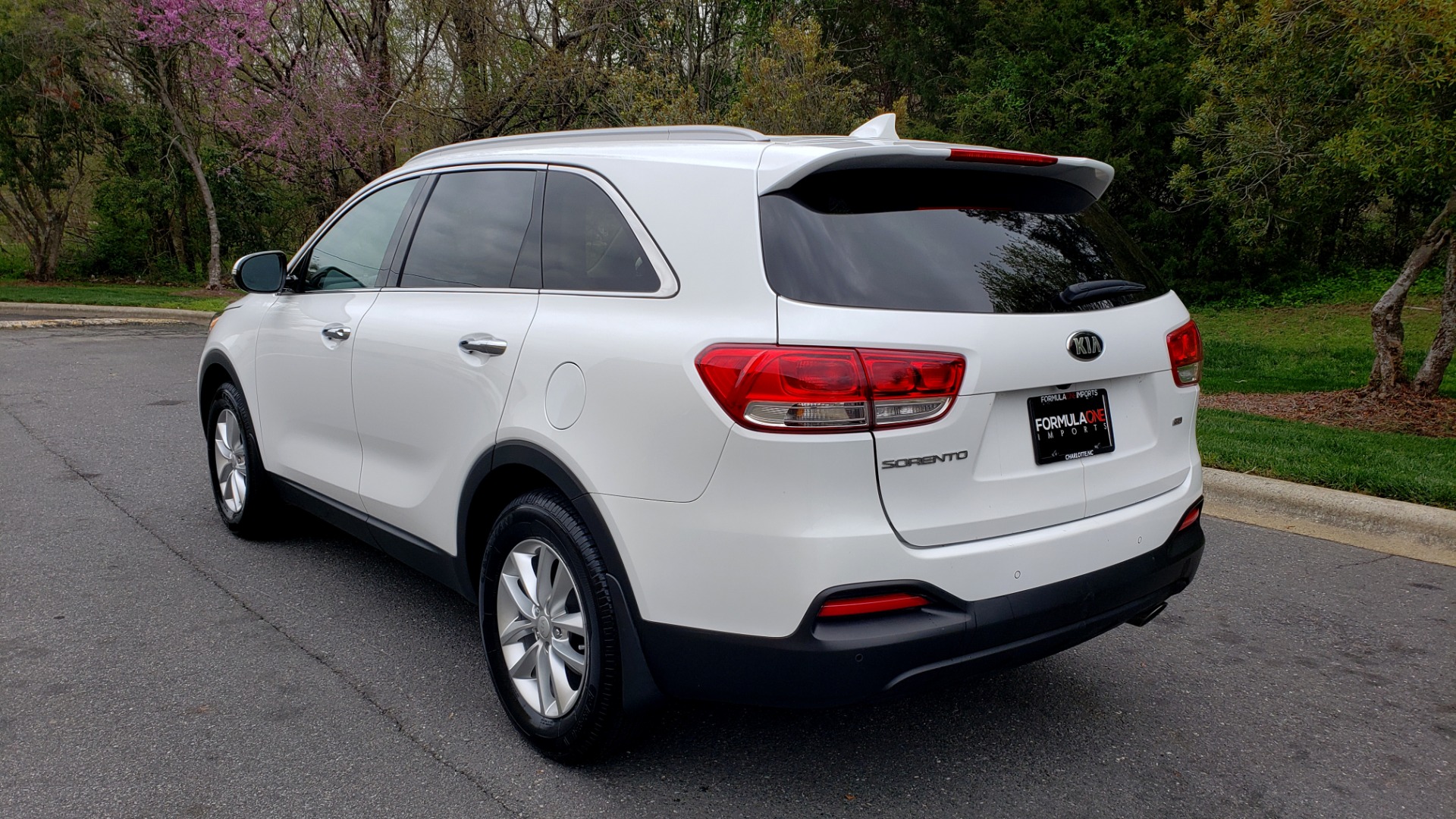 Used 2017 Kia SORENTO LX CONV PKG / FWD / ADVANCED TECH / 3-ROW for sale Sold at Formula Imports in Charlotte NC 28227 3