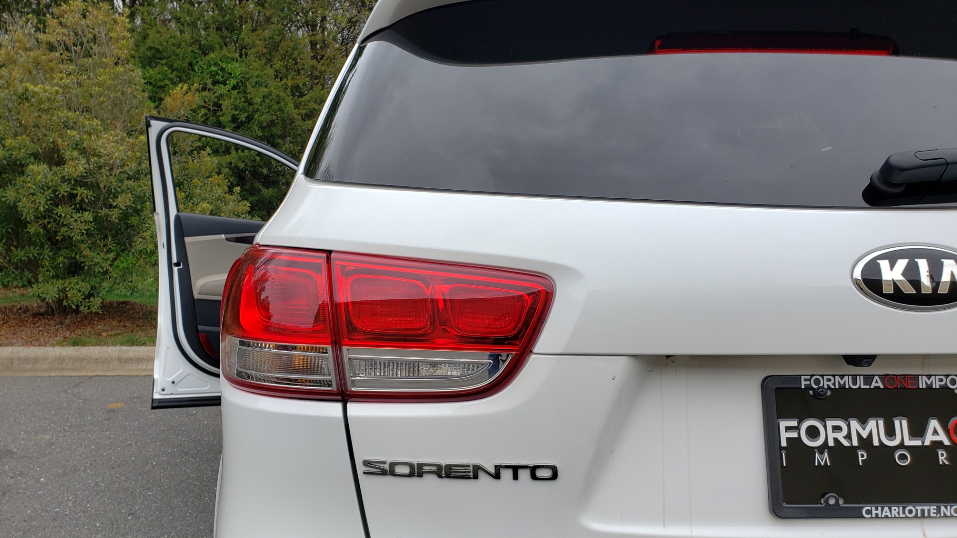 Used 2017 Kia SORENTO LX CONV PKG / FWD / ADVANCED TECH / 3-ROW for sale Sold at Formula Imports in Charlotte NC 28227 30