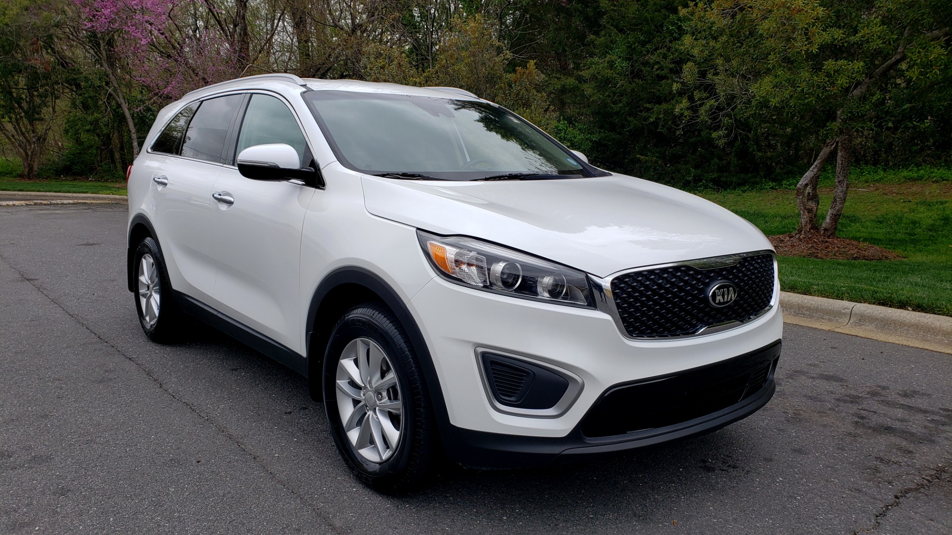 Used 2017 Kia SORENTO LX CONV PKG / FWD / ADVANCED TECH / 3-ROW for sale Sold at Formula Imports in Charlotte NC 28227 4