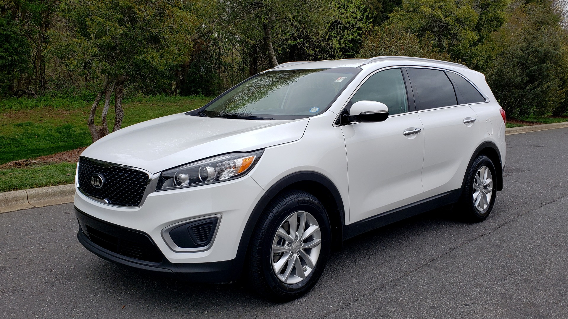 Used 2017 Kia SORENTO LX CONV PKG / FWD / ADVANCED TECH / 3-ROW for sale Sold at Formula Imports in Charlotte NC 28227 1