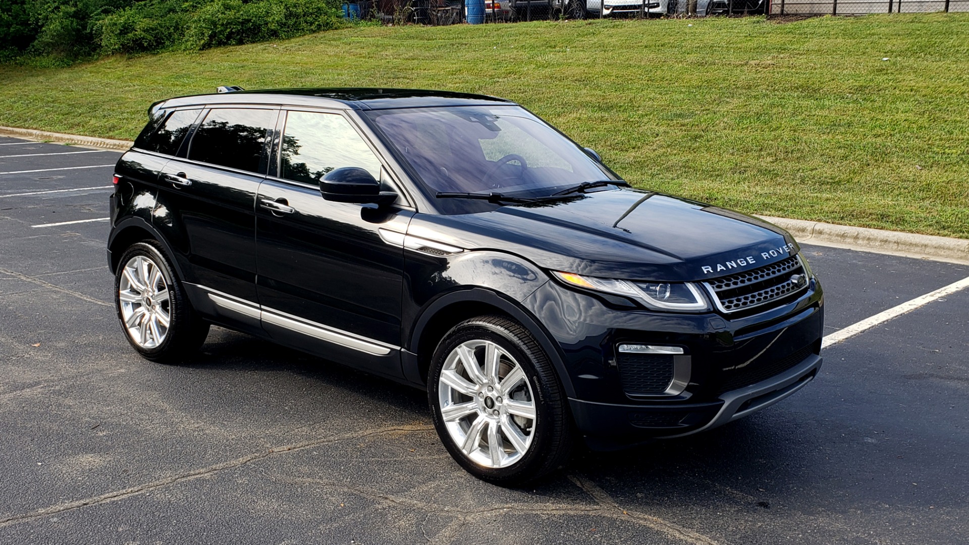 Used 2016 Land Rover RANGE ROVER EVOQUE HSE / AWD / NAV / MERIDIAN / PANO-ROOF / REARVIEW for sale Sold at Formula Imports in Charlotte NC 28227 4