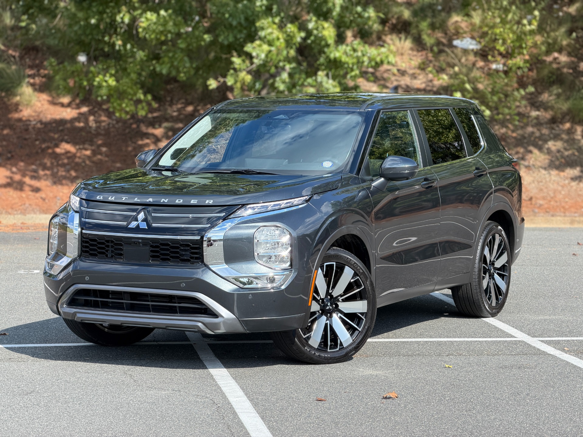Used 2025 Mitsubishi Outlander SE FWD SE TECH PKG / ADAPTIVE CRUISE CONTROL / 20IN WHEELS for sale $26,995 at Formula Imports in Charlotte NC 28227 1