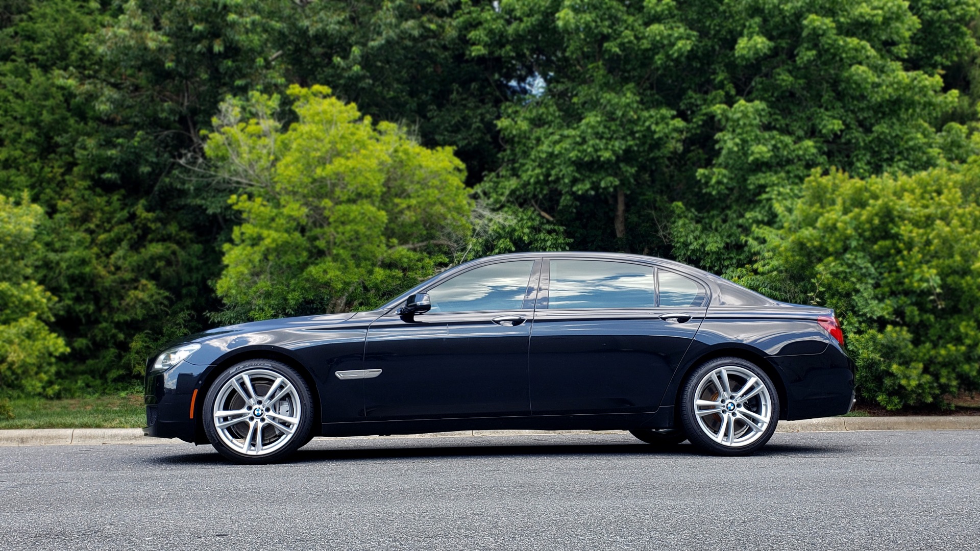 Used 2014 BMW 7 SERIES 750LI M-SPORT / EXEC PKG / DRVR ASST / LIGHTING / NAV / SUNROOF for sale Sold at Formula Imports in Charlotte NC 28227 2