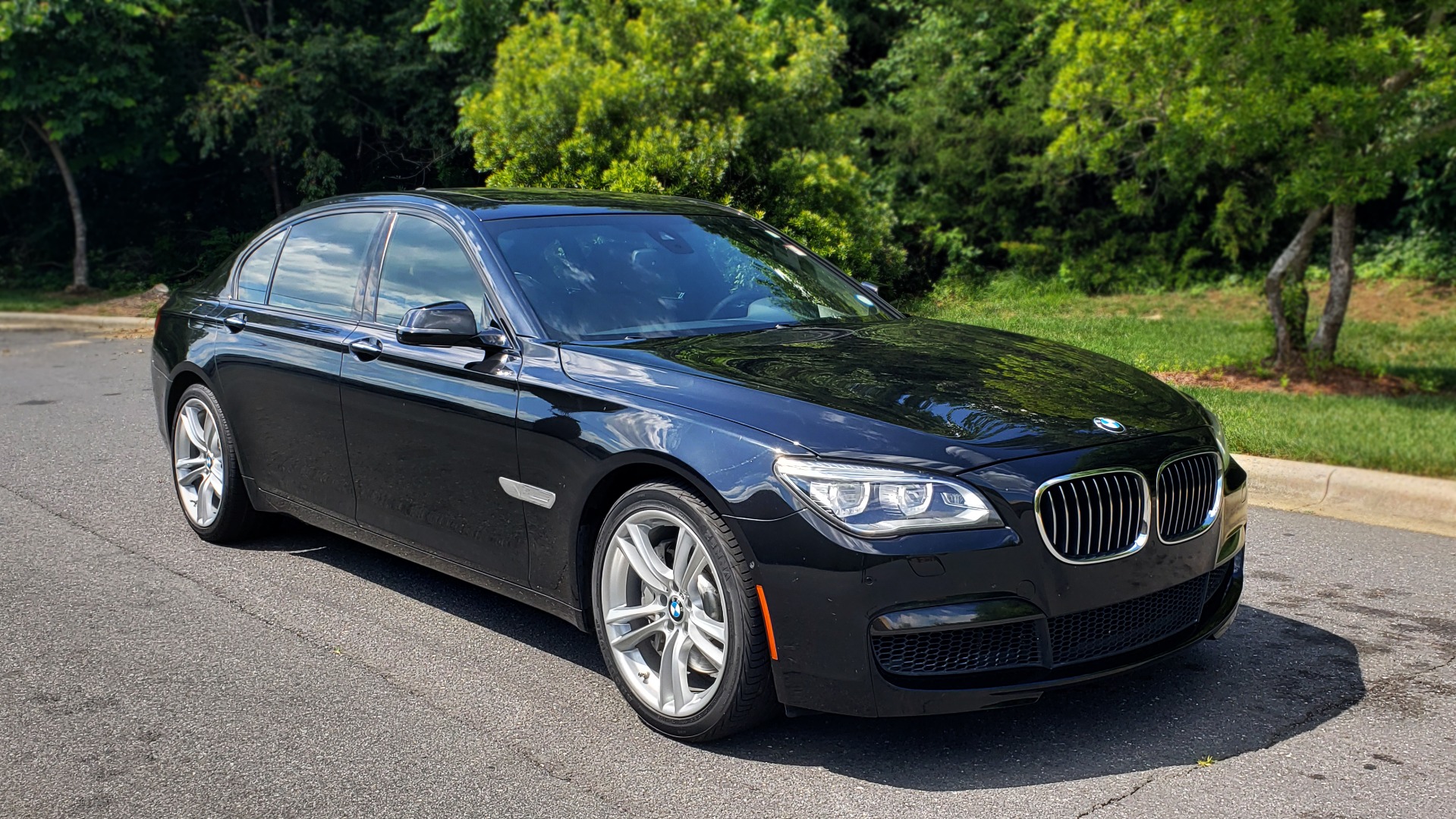 Used 2014 BMW 7 SERIES 750LI M-SPORT / EXEC PKG / DRVR ASST / LIGHTING / NAV / SUNROOF for sale Sold at Formula Imports in Charlotte NC 28227 4
