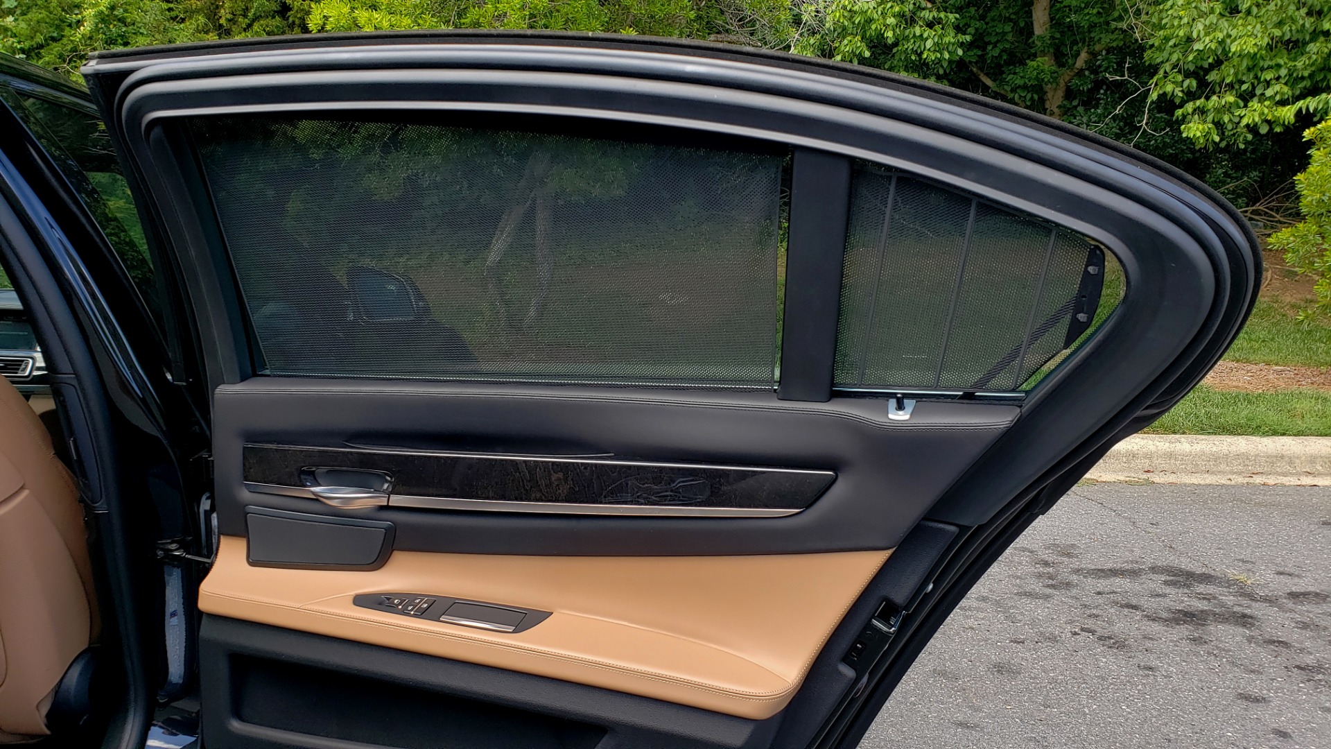 Used 2014 BMW 7 SERIES 750LI M-SPORT / EXEC PKG / DRVR ASST / LIGHTING / NAV / SUNROOF for sale Sold at Formula Imports in Charlotte NC 28227 69