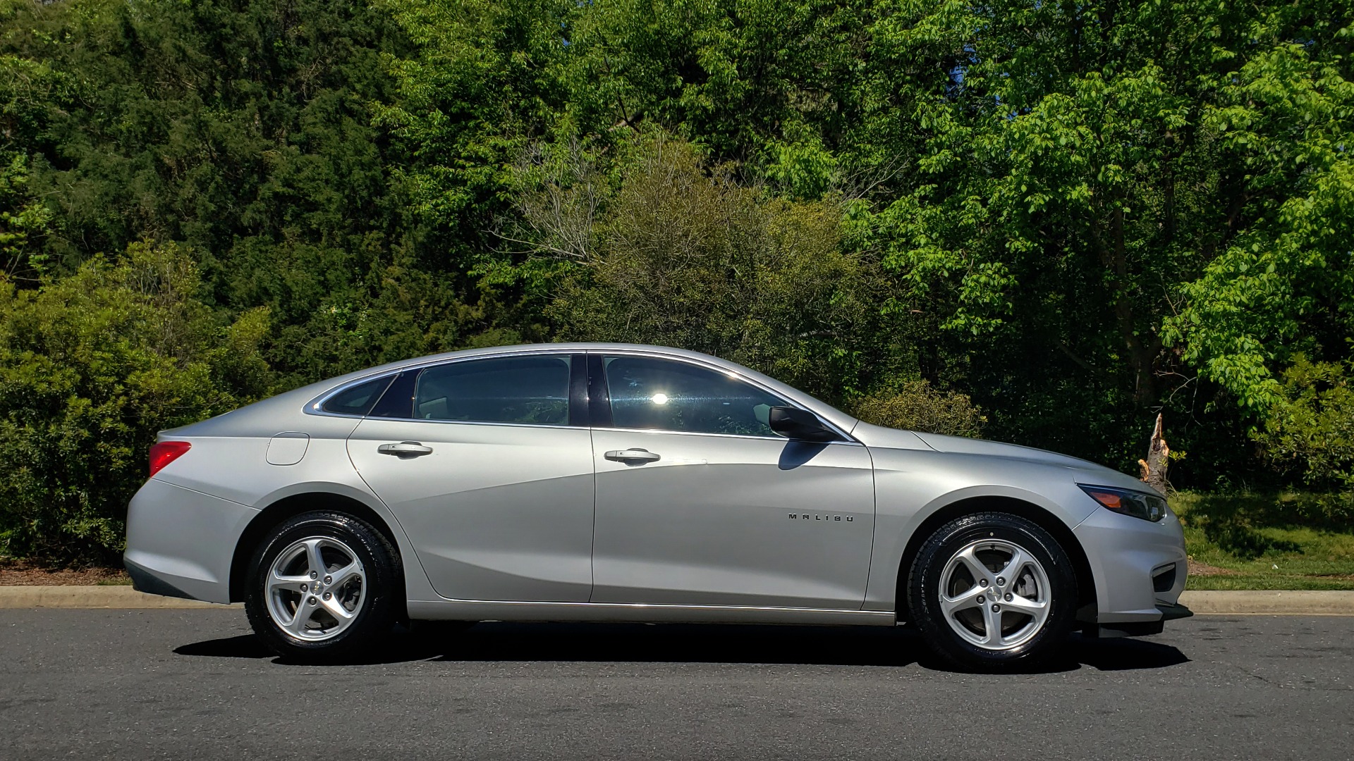 Used 2017 Chevrolet MALIBU 1LS / 4-CYL / AUTO / REMOTE START / REARVIEW CAMERA for sale Sold at Formula Imports in Charlotte NC 28227 5