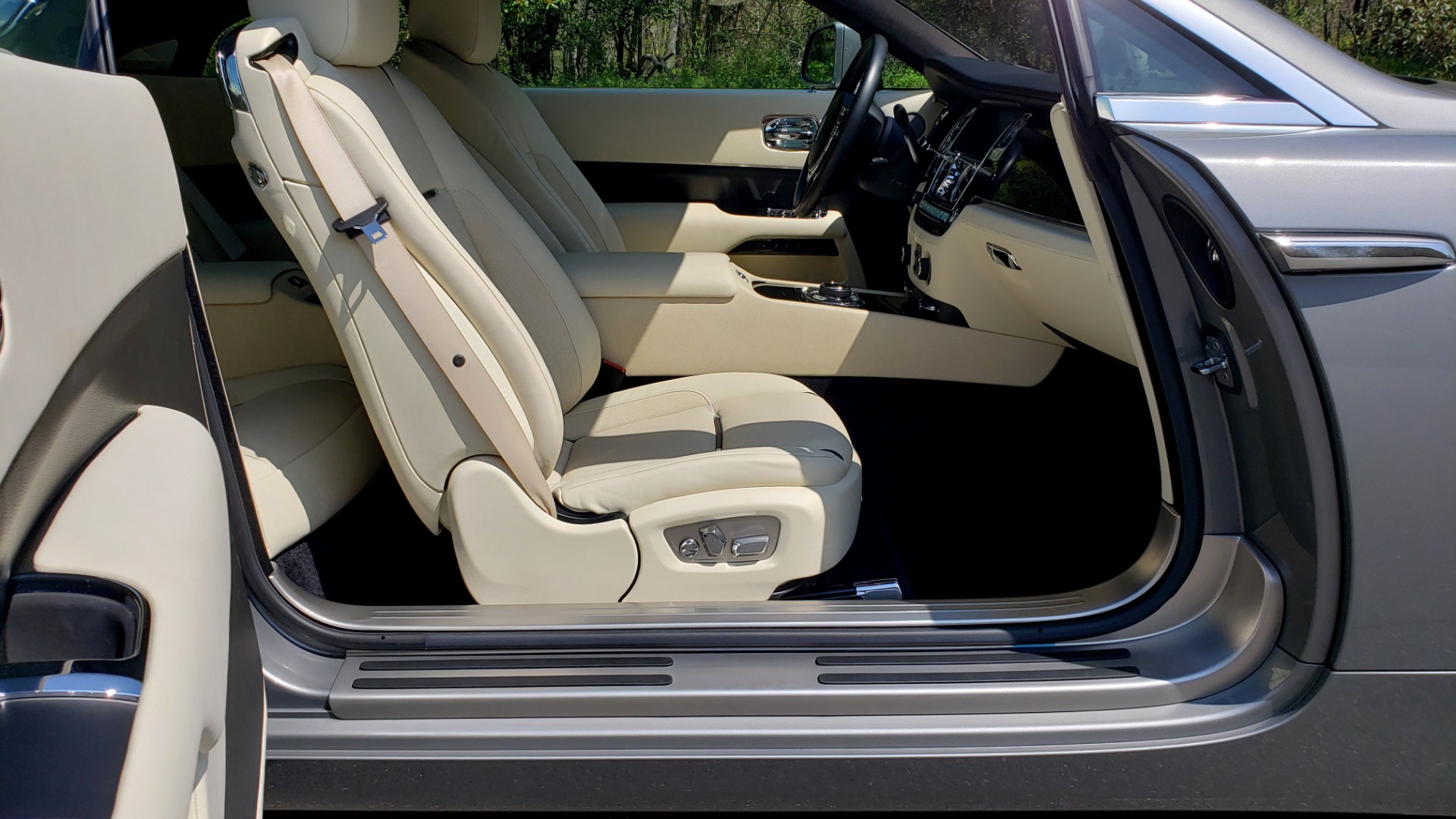 Used 2015 Rolls-Royce Wraith for sale Sold at Formula Imports in Charlotte NC 28227 21