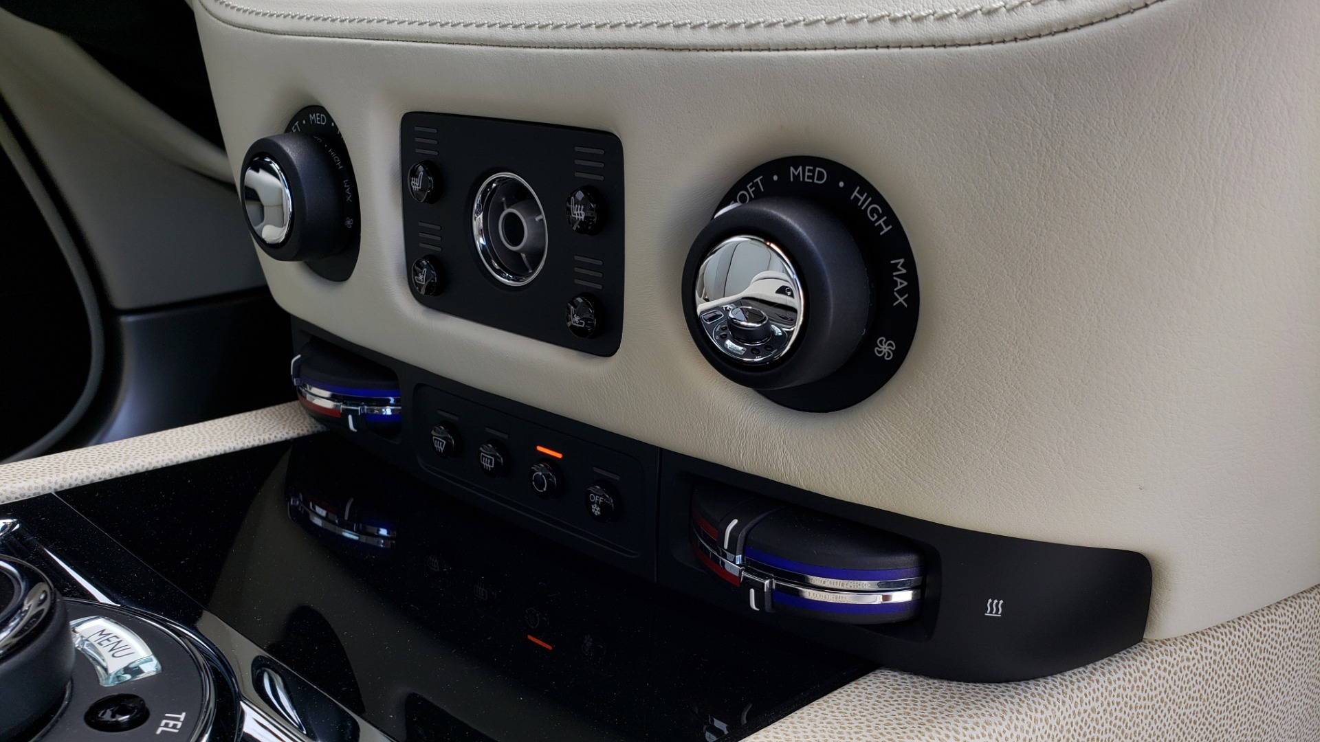 Used 2015 Rolls-Royce WRAITH 2DR COUPE / DRVR ASST / LANE DEPART / HEADS-UP / CAMERA for sale $159,995 at Formula Imports in Charlotte NC 28227 91