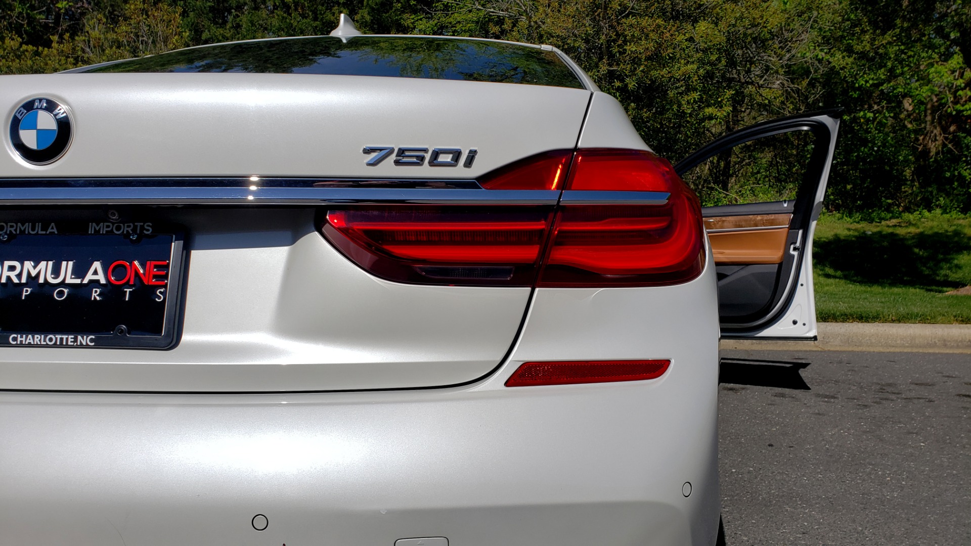 Used 2017 BMW 7 SERIES 750I XDRIVE / M-SPORT / EXEC PKG / DRVR ASST PLUS II / CLD WTHR for sale Sold at Formula Imports in Charlotte NC 28227 25