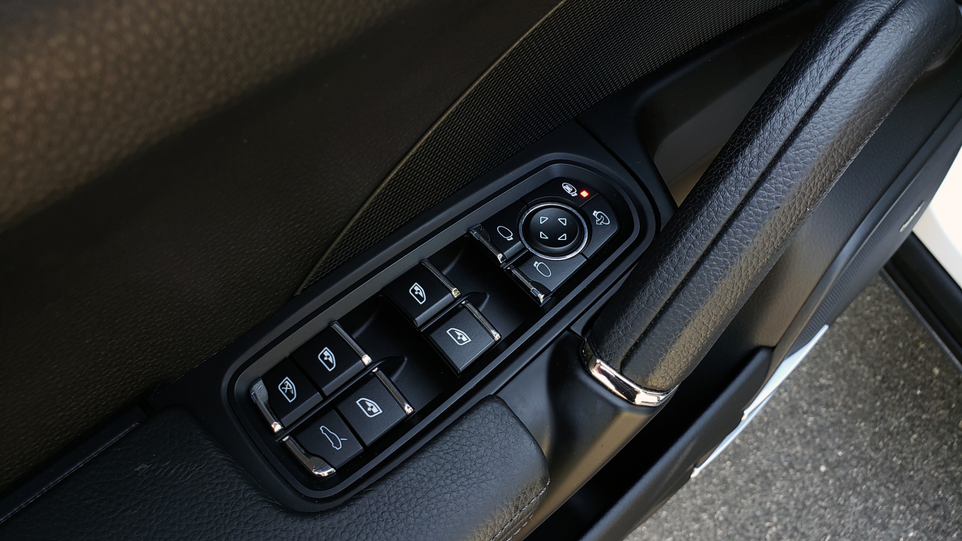 Used 2017 Porsche Cayenne Platinum Edition for sale Sold at Formula Imports in Charlotte NC 28227 35
