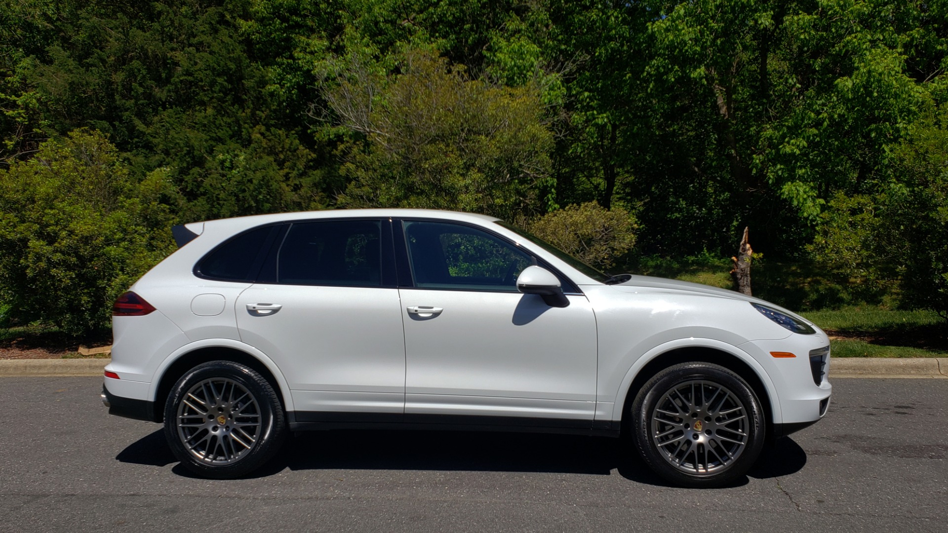 Used 2017 Porsche Cayenne Platinum Edition for sale Sold at Formula Imports in Charlotte NC 28227 9