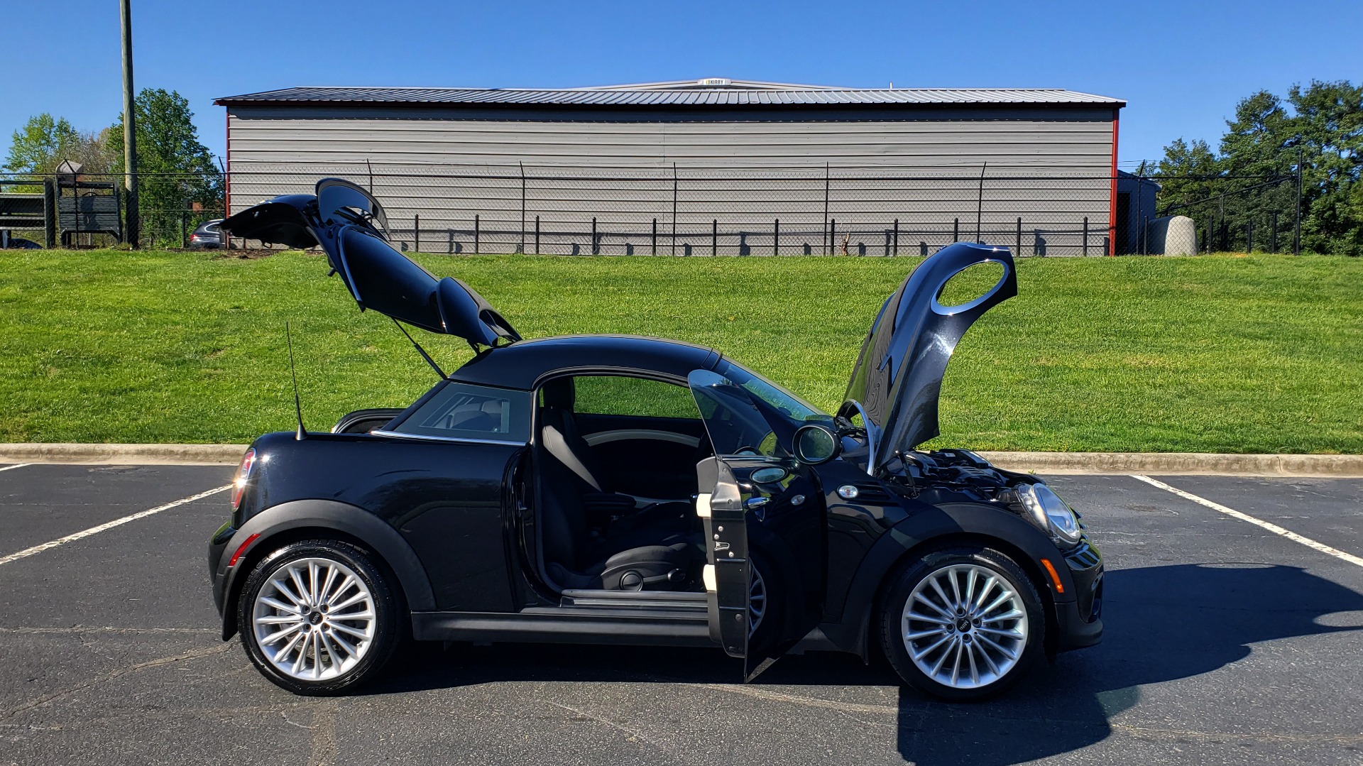 Used 2014 MINI COOPER COUPE FWD / 6-SPD MAN / 17IN WHEELS / LOW MILES for sale Sold at Formula Imports in Charlotte NC 28227 11