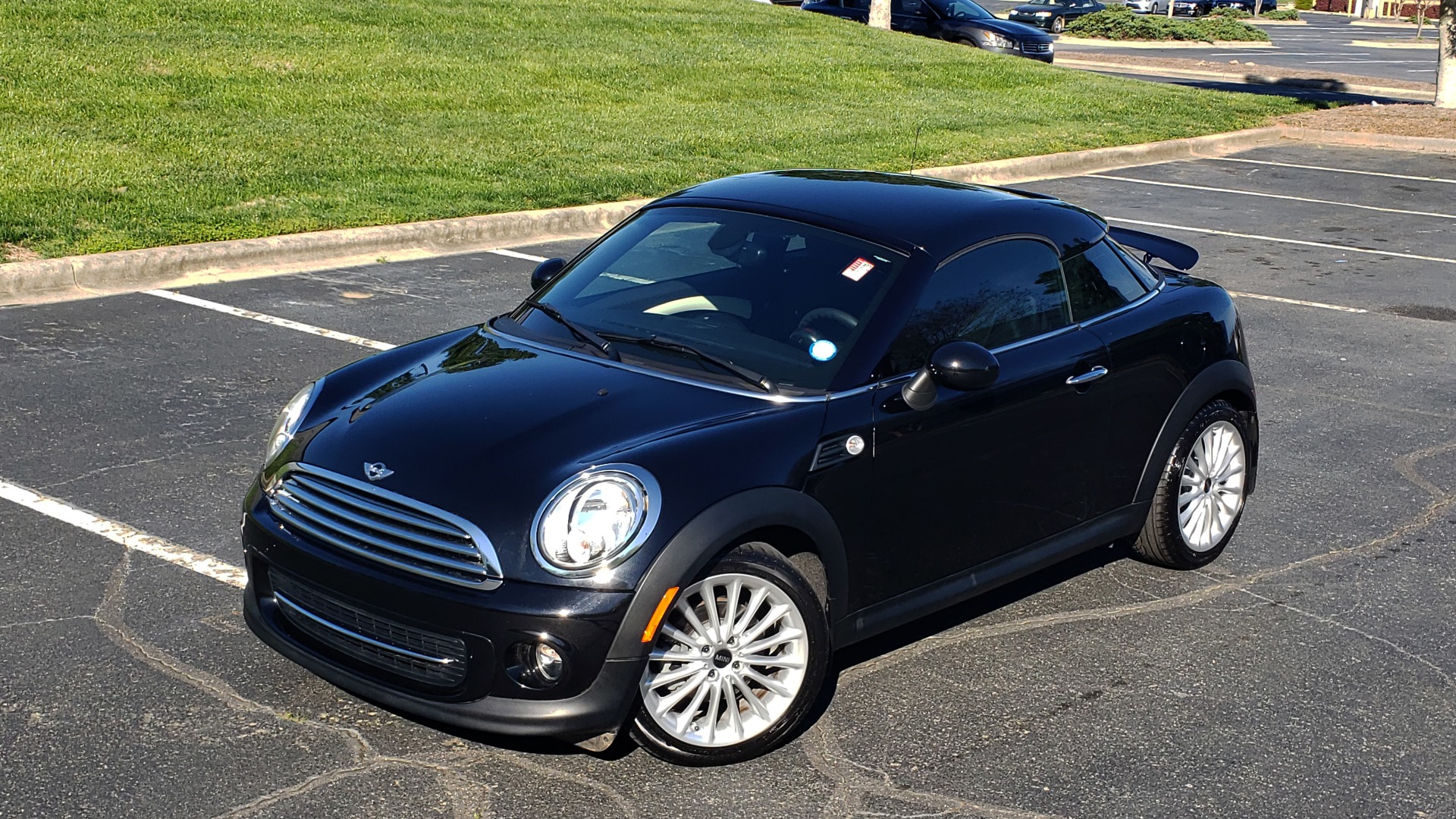 Used 2014 MINI COOPER COUPE FWD / 6-SPD MAN / 17IN WHEELS / LOW MILES for sale Sold at Formula Imports in Charlotte NC 28227 3