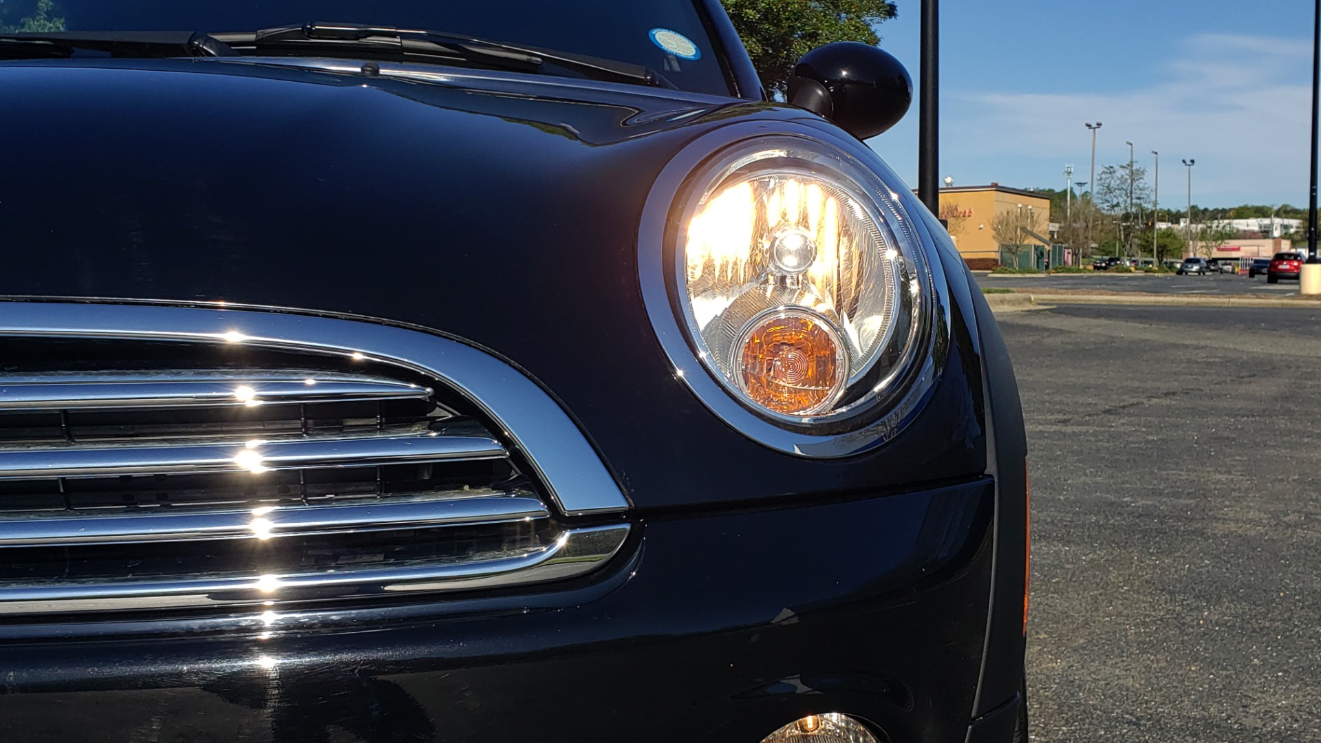 Used 2014 MINI COOPER COUPE FWD / 6-SPD MAN / 17IN WHEELS / LOW MILES for sale Sold at Formula Imports in Charlotte NC 28227 31