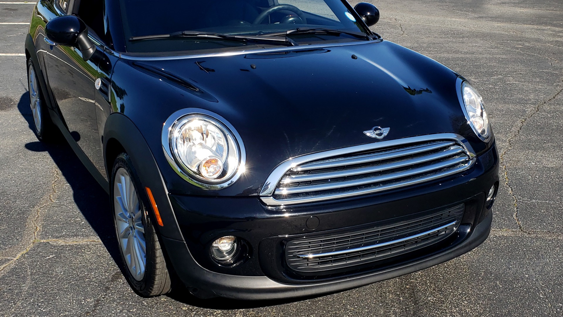 Used 2014 MINI COOPER COUPE FWD / 6-SPD MAN / 17IN WHEELS / LOW MILES for sale Sold at Formula Imports in Charlotte NC 28227 32