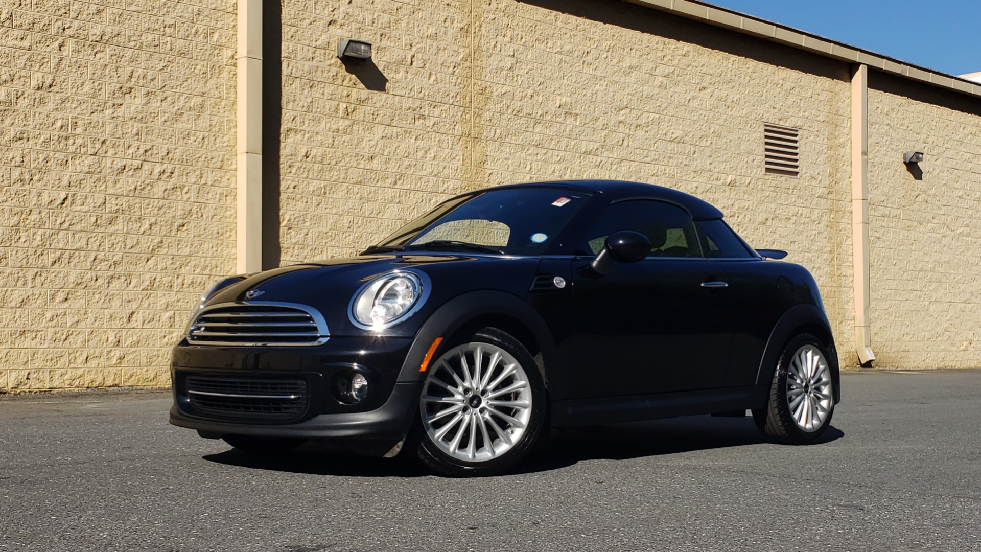 Used 2014 MINI COOPER COUPE FWD / 6-SPD MAN / 17IN WHEELS / LOW MILES for sale Sold at Formula Imports in Charlotte NC 28227 37