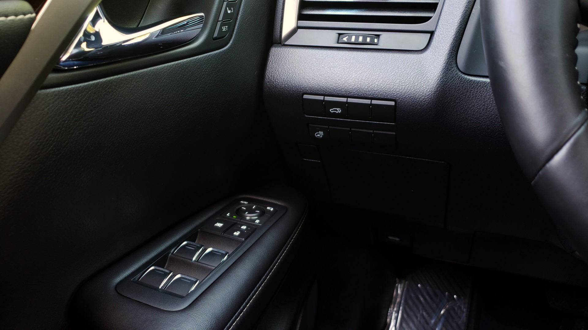 Used 2016 Lexus RX 350 PREMIUM / AWD / VENT SEATS / SUNROOF / BSM for sale Sold at Formula Imports in Charlotte NC 28227 40