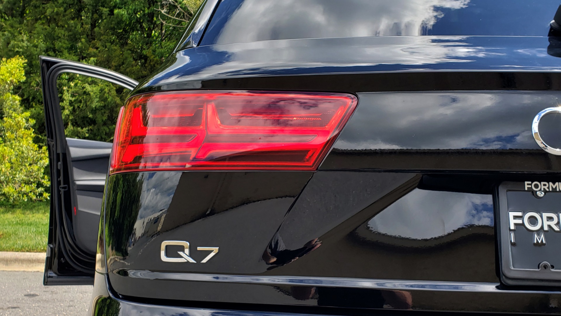 Used 2017 Audi Q7 PREMIUM PLUS / VISION PKG / NAV / PANO-ROOF / 3-ROW / REARVIEW for sale Sold at Formula Imports in Charlotte NC 28227 28
