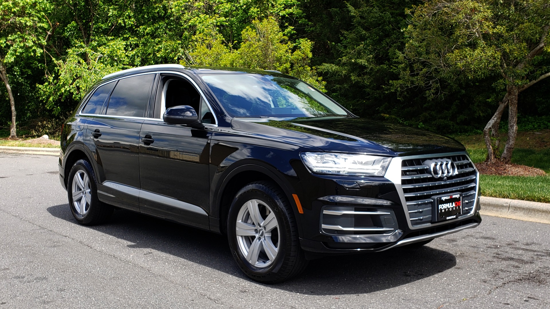 Used 2017 Audi Q7 PREMIUM PLUS / VISION PKG / NAV / PANO-ROOF / 3-ROW / REARVIEW for sale Sold at Formula Imports in Charlotte NC 28227 4