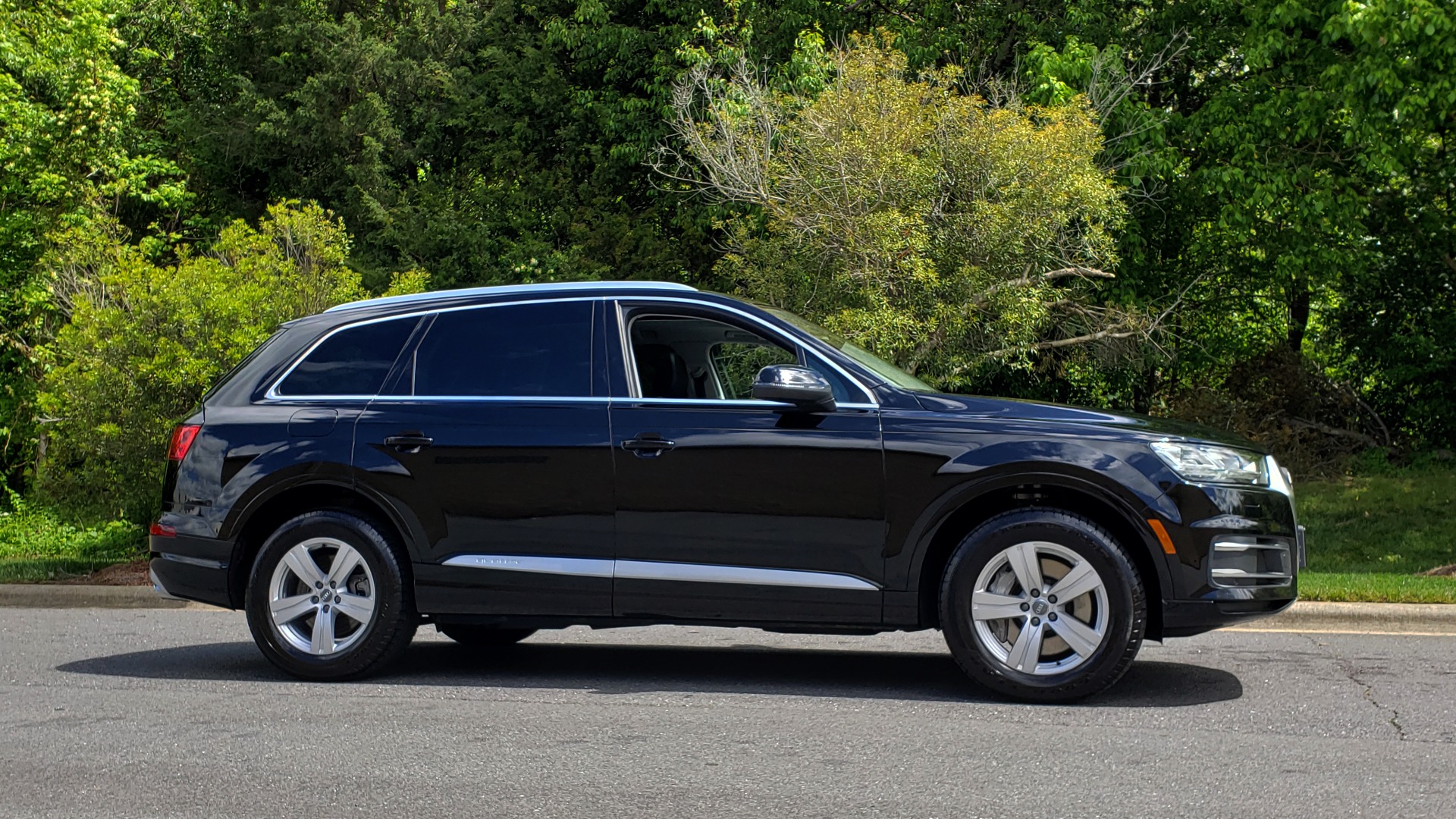 Used 2017 Audi Q7 PREMIUM PLUS / VISION PKG / NAV / PANO-ROOF / 3-ROW / REARVIEW for sale Sold at Formula Imports in Charlotte NC 28227 5