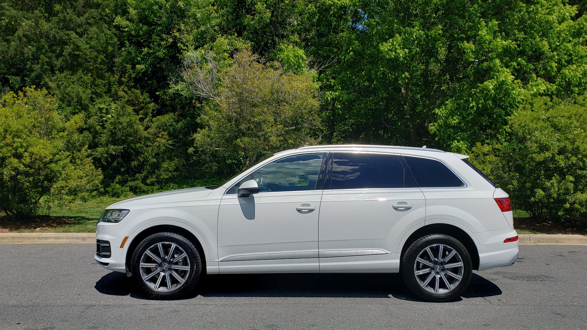 Used 2017 Audi Q7 PREMIUM PLUS / VISION PKG / NAV / PANO-ROOF / 3-ROW / REARVIEW for sale Sold at Formula Imports in Charlotte NC 28227 2