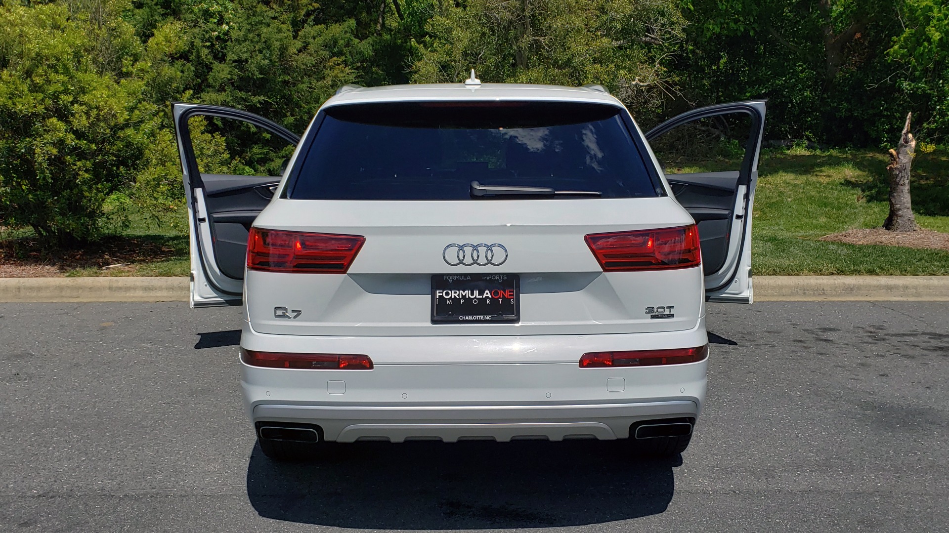 Used 2017 Audi Q7 PREMIUM PLUS / VISION PKG / NAV / PANO-ROOF / 3-ROW / REARVIEW for sale Sold at Formula Imports in Charlotte NC 28227 30