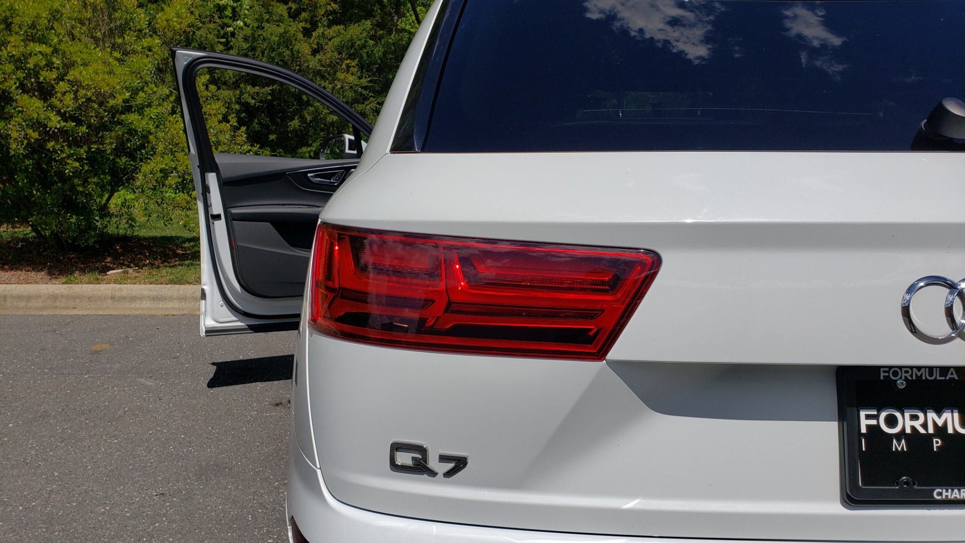 Used 2017 Audi Q7 PREMIUM PLUS / VISION PKG / NAV / PANO-ROOF / 3-ROW / REARVIEW for sale Sold at Formula Imports in Charlotte NC 28227 31