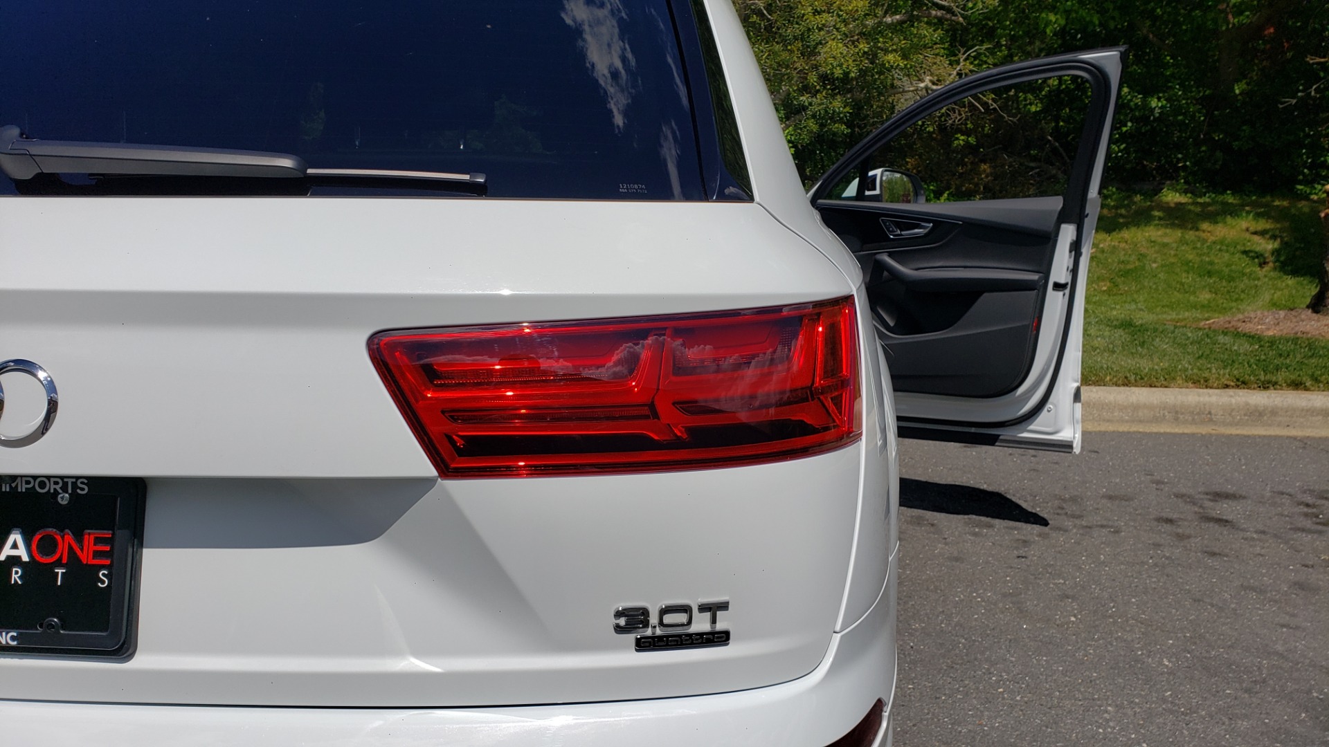 Used 2017 Audi Q7 PREMIUM PLUS / VISION PKG / NAV / PANO-ROOF / 3-ROW / REARVIEW for sale Sold at Formula Imports in Charlotte NC 28227 32